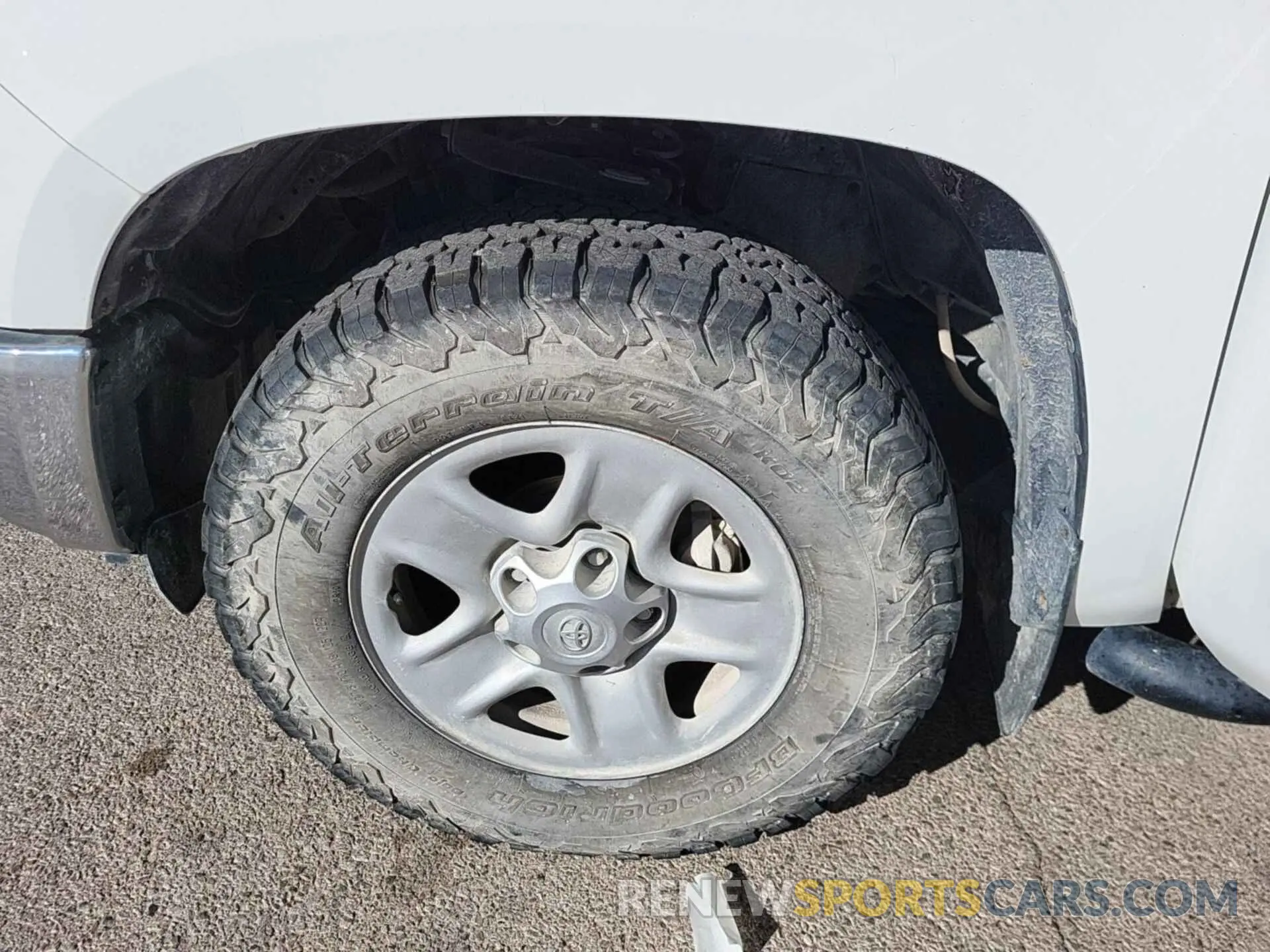 13 Photograph of a damaged car 5TFUW5F10KX831795 TOYOTA TUNDRA 2019