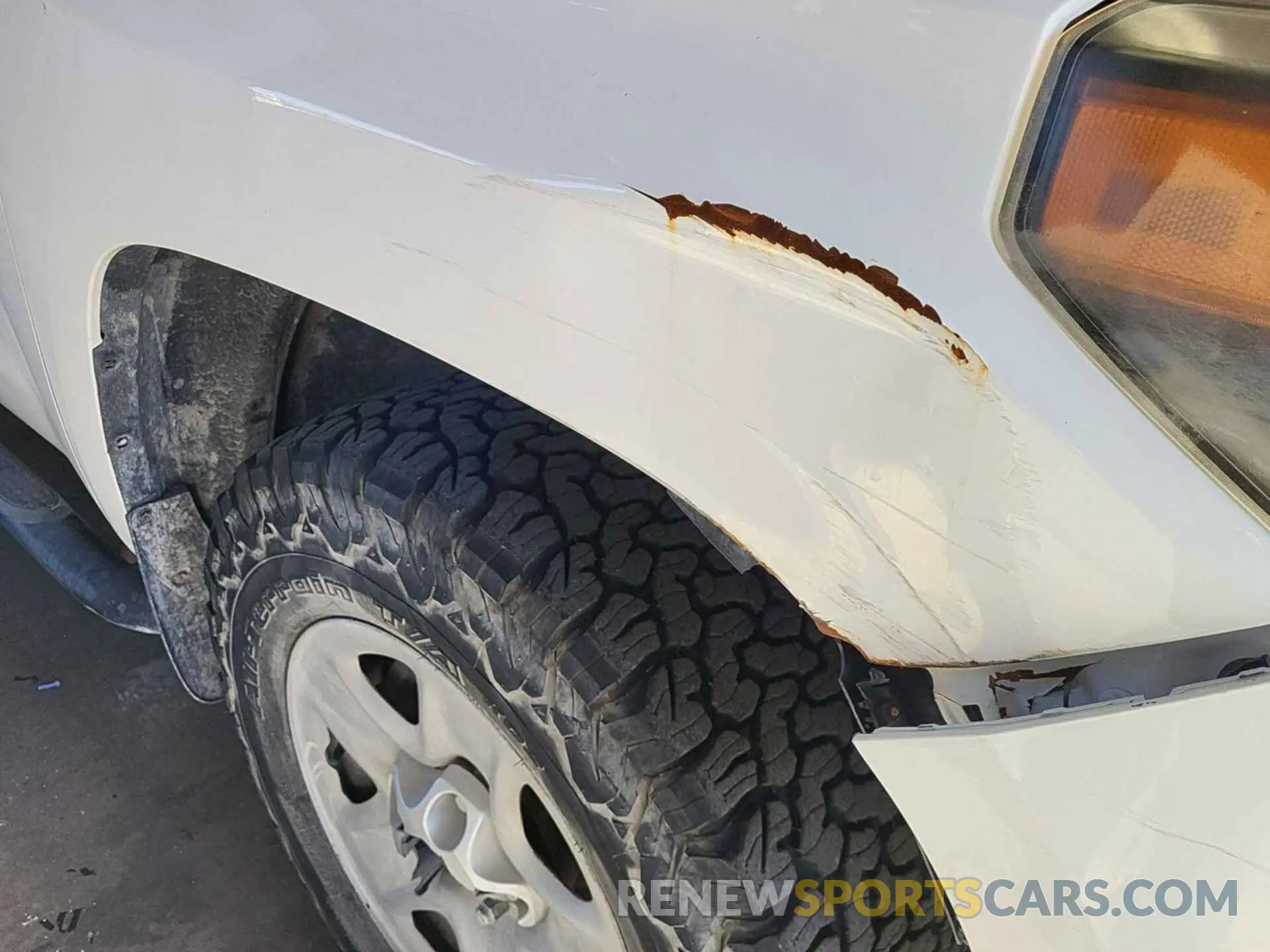 14 Photograph of a damaged car 5TFUW5F10KX831795 TOYOTA TUNDRA 2019
