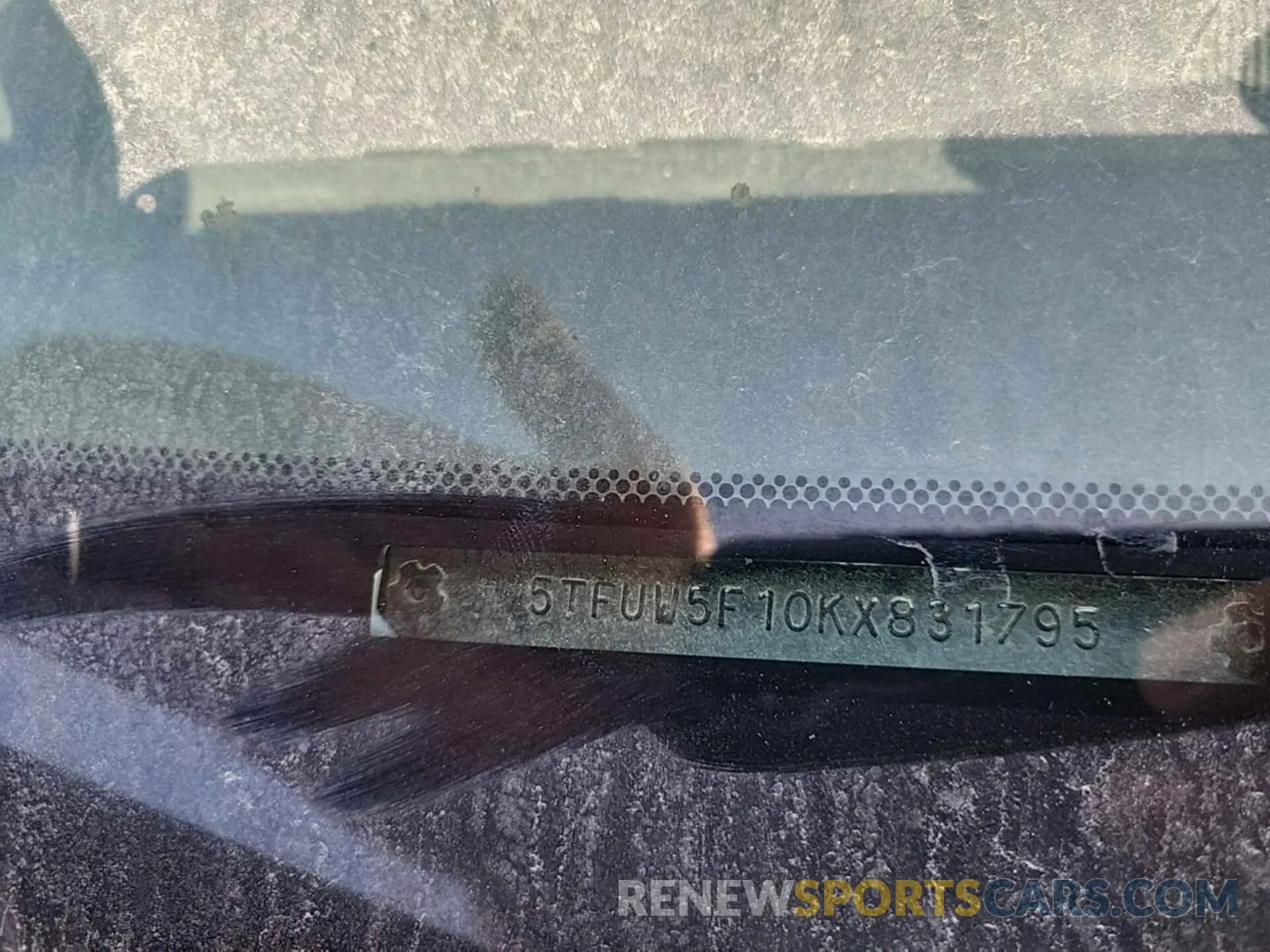 16 Photograph of a damaged car 5TFUW5F10KX831795 TOYOTA TUNDRA 2019