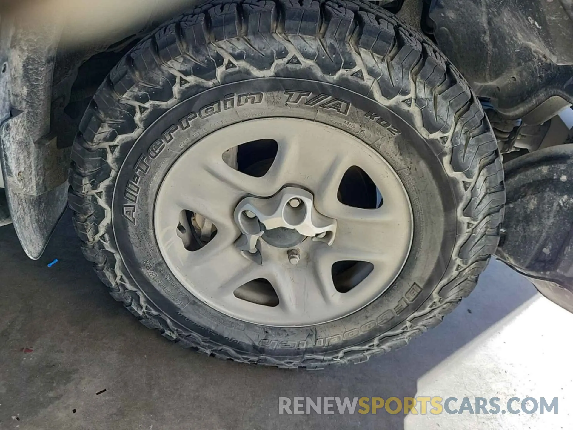 19 Photograph of a damaged car 5TFUW5F10KX831795 TOYOTA TUNDRA 2019