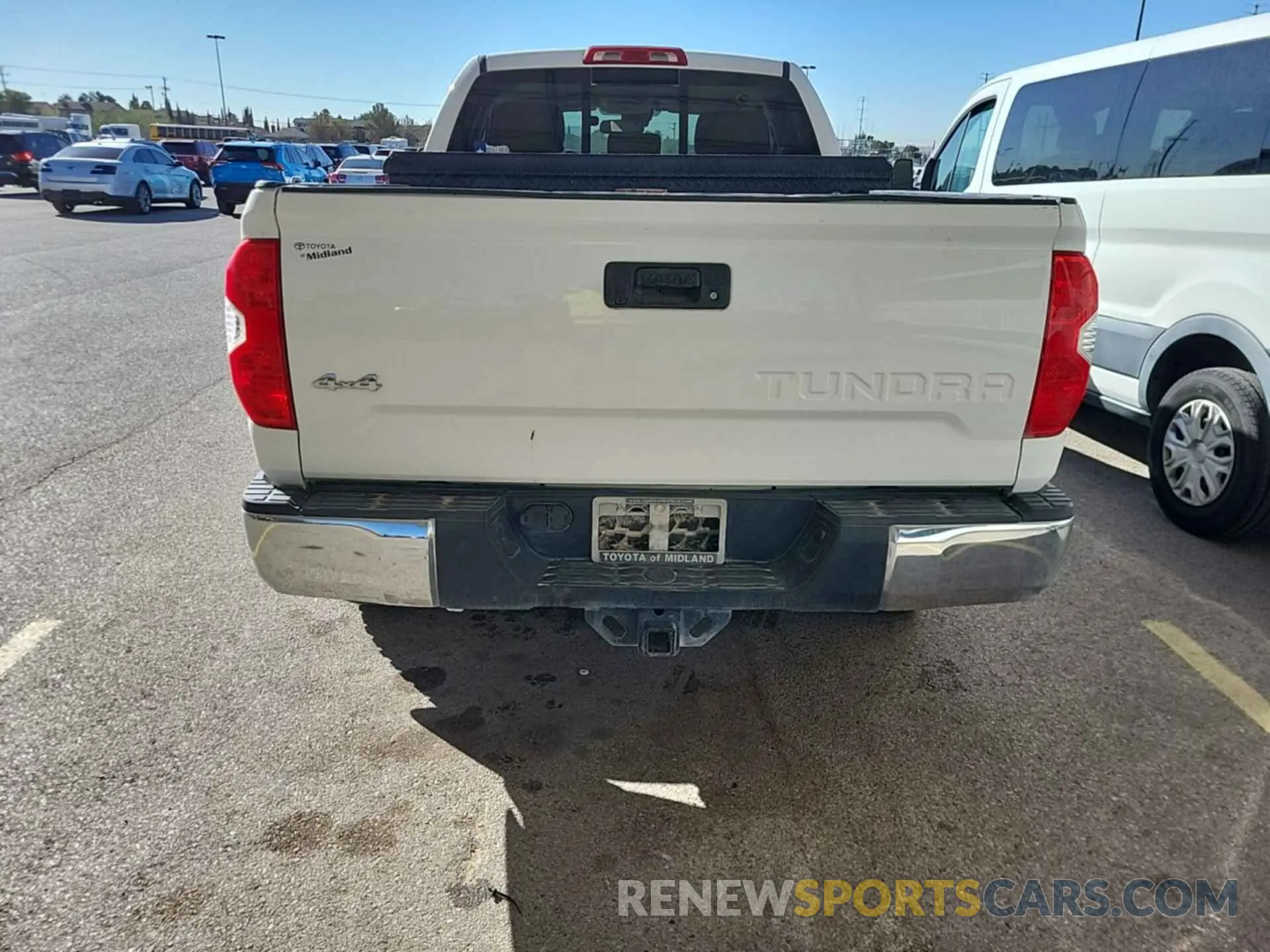 20 Photograph of a damaged car 5TFUW5F10KX831795 TOYOTA TUNDRA 2019