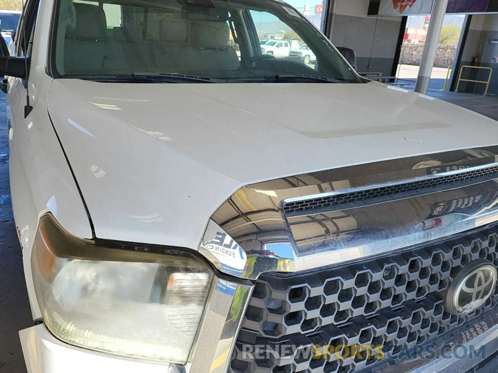 21 Photograph of a damaged car 5TFUW5F10KX831795 TOYOTA TUNDRA 2019