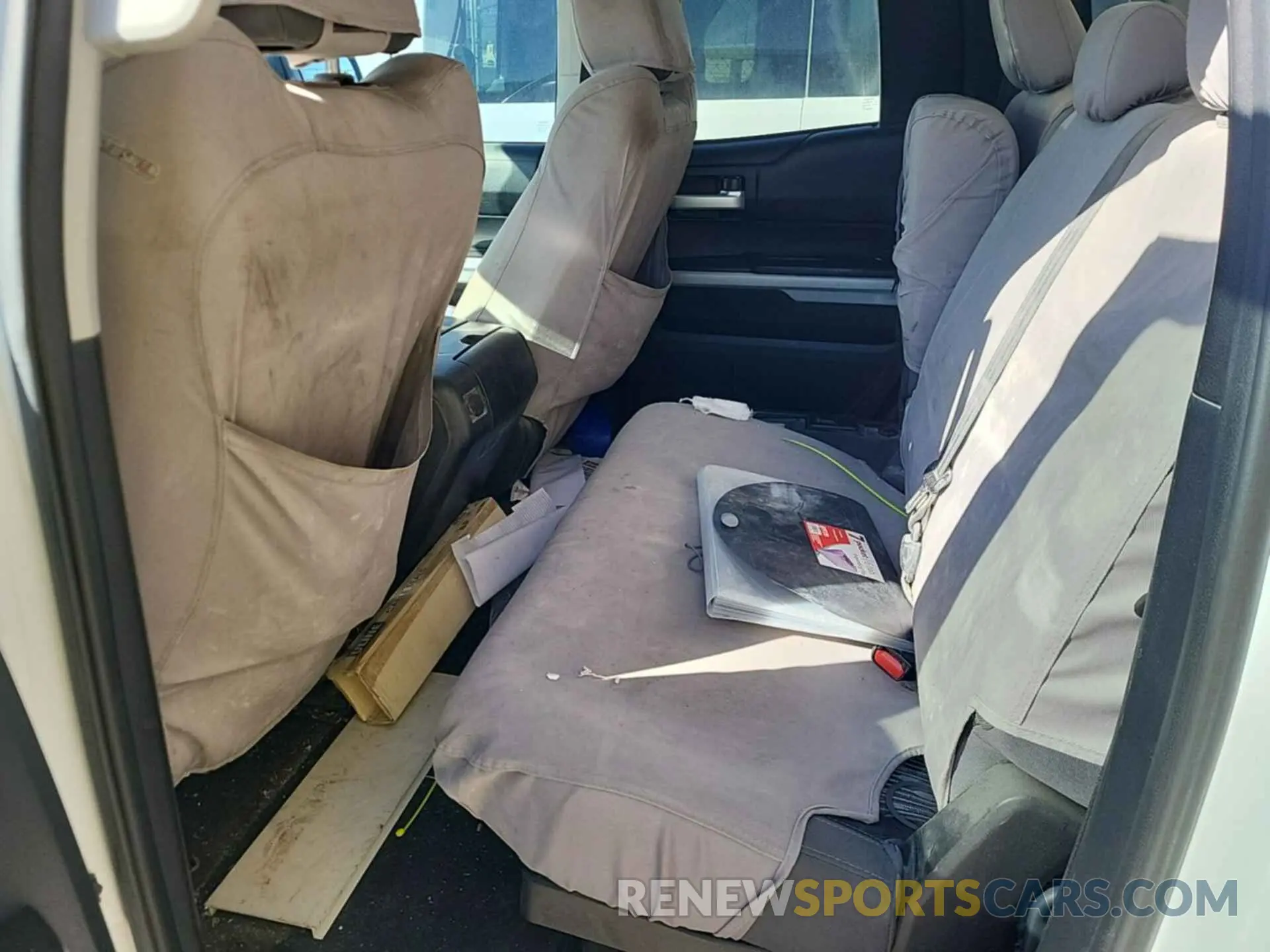 22 Photograph of a damaged car 5TFUW5F10KX831795 TOYOTA TUNDRA 2019