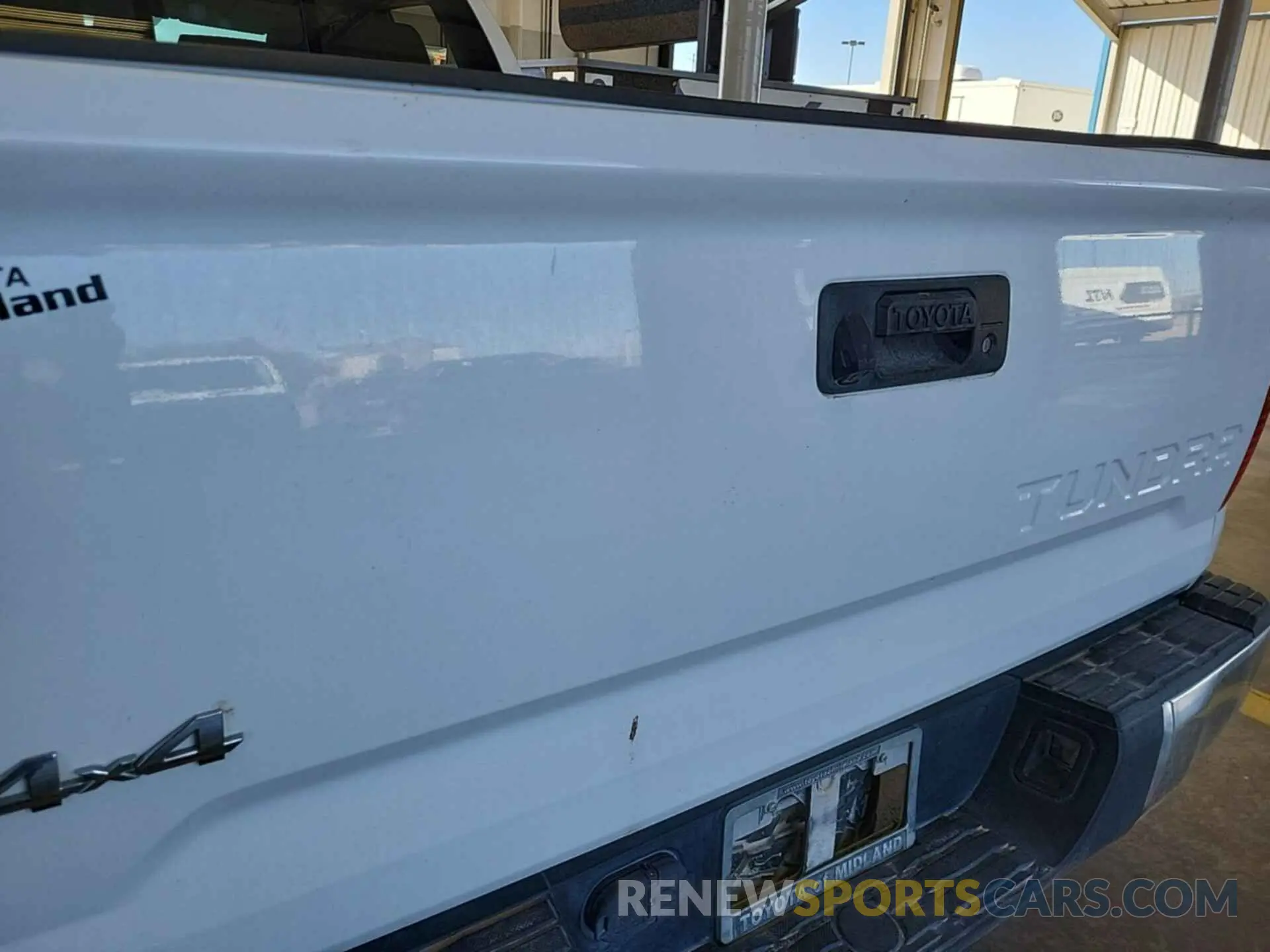 26 Photograph of a damaged car 5TFUW5F10KX831795 TOYOTA TUNDRA 2019