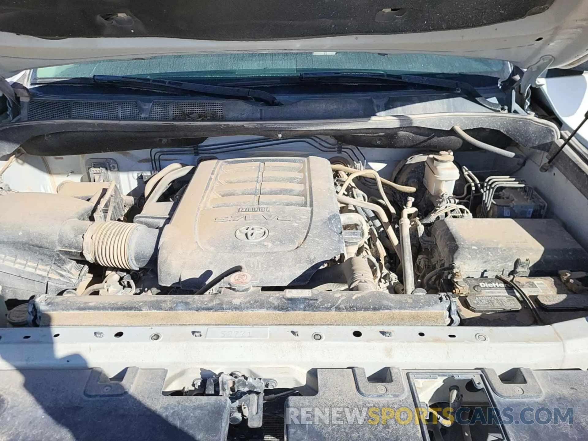 7 Photograph of a damaged car 5TFUW5F10KX831795 TOYOTA TUNDRA 2019