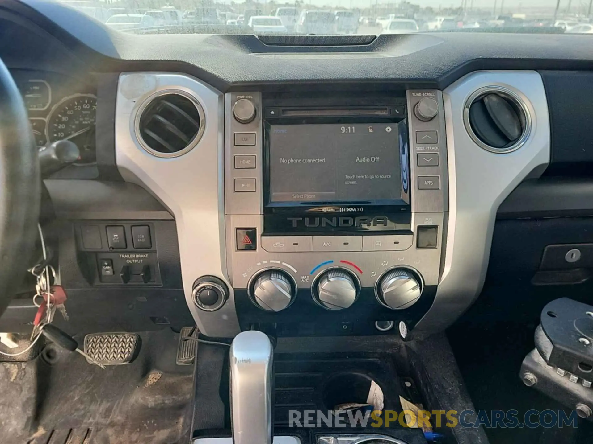 8 Photograph of a damaged car 5TFUW5F10KX831795 TOYOTA TUNDRA 2019