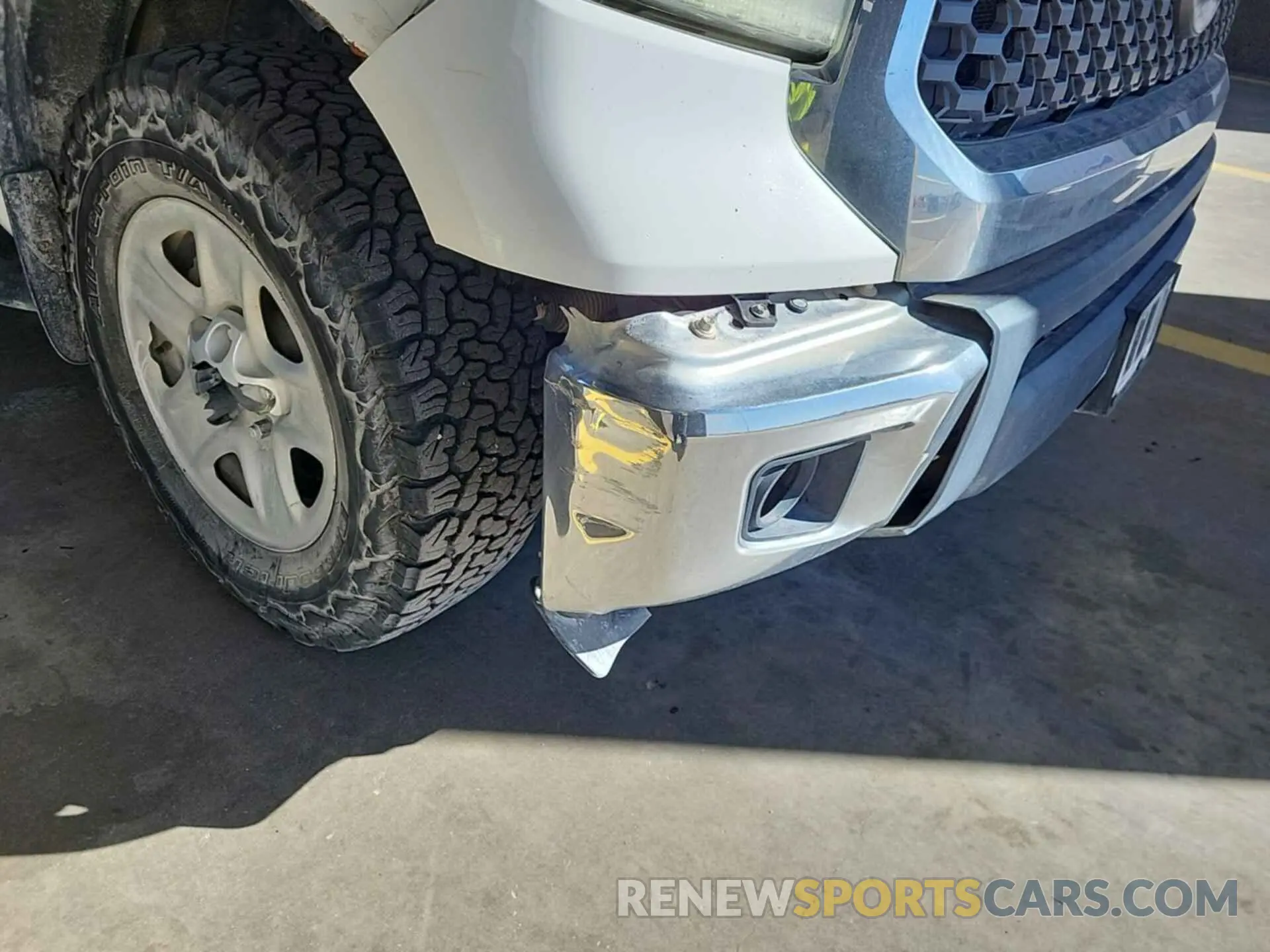 9 Photograph of a damaged car 5TFUW5F10KX831795 TOYOTA TUNDRA 2019