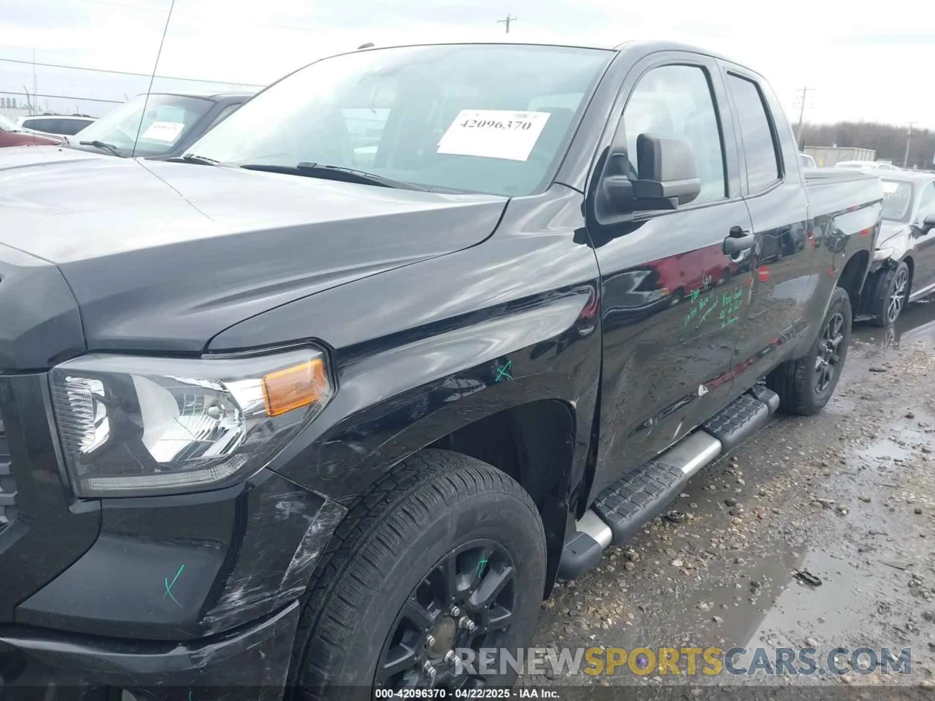 18 Photograph of a damaged car 5TFUW5F11KX807277 TOYOTA TUNDRA 2019