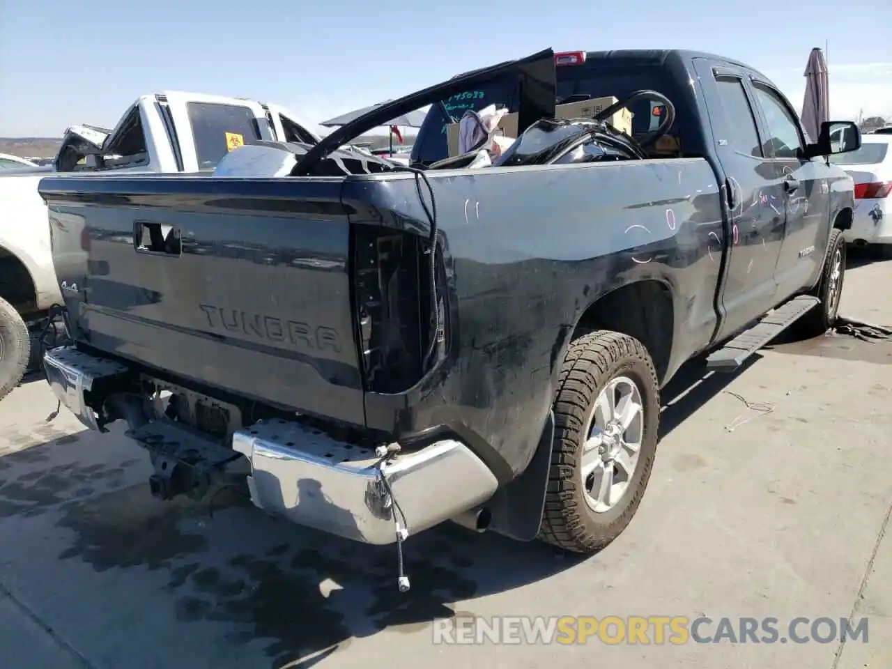 4 Photograph of a damaged car 5TFUW5F11KX831109 TOYOTA TUNDRA 2019