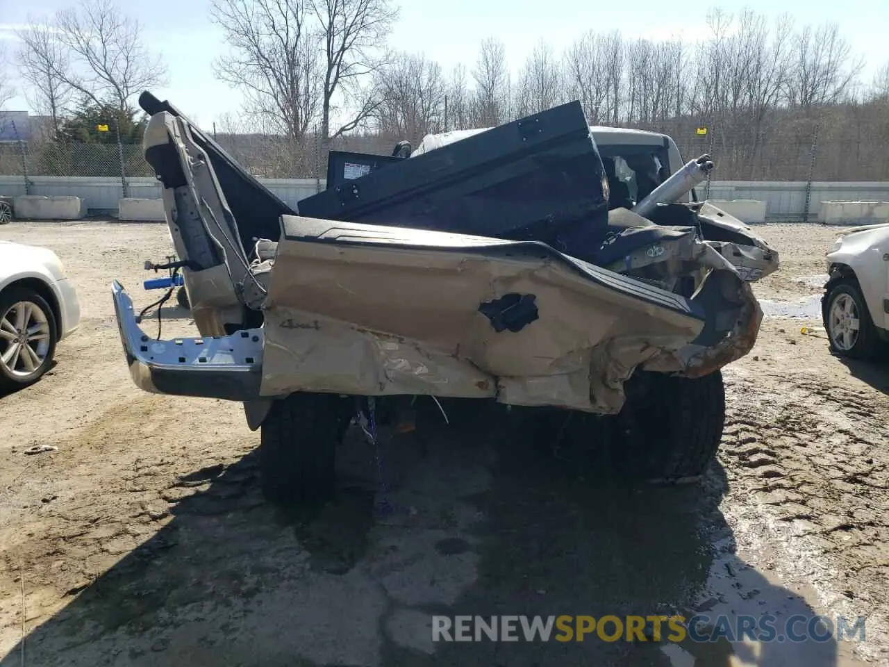 6 Photograph of a damaged car 5TFUW5F11KX852235 TOYOTA TUNDRA 2019