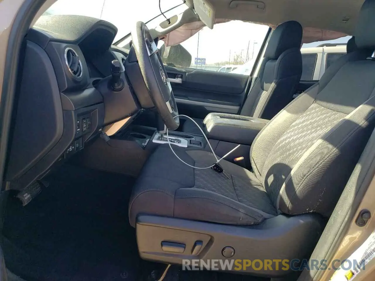 7 Photograph of a damaged car 5TFUW5F11KX852235 TOYOTA TUNDRA 2019
