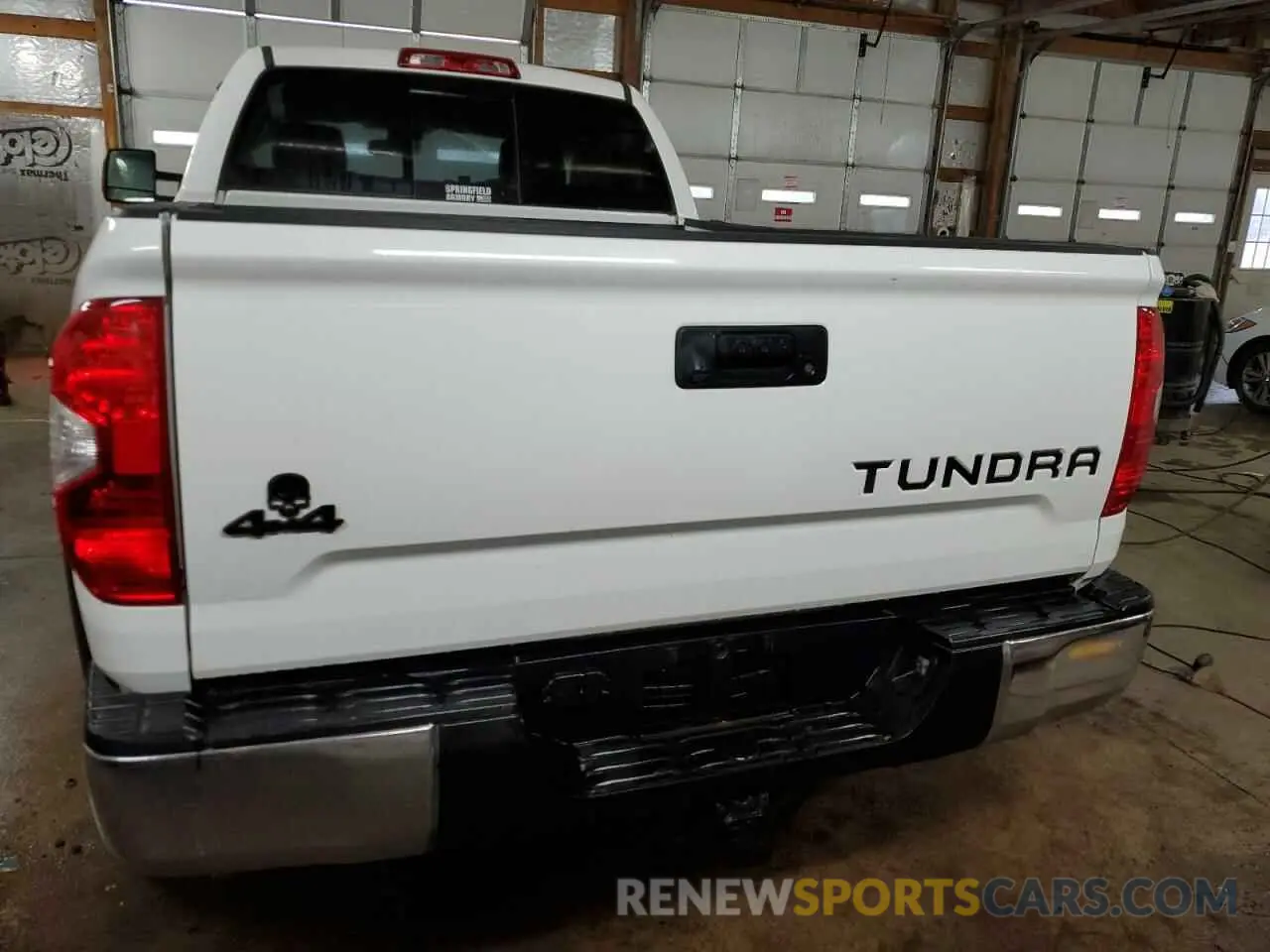 6 Photograph of a damaged car 5TFUW5F11KX857841 TOYOTA TUNDRA 2019