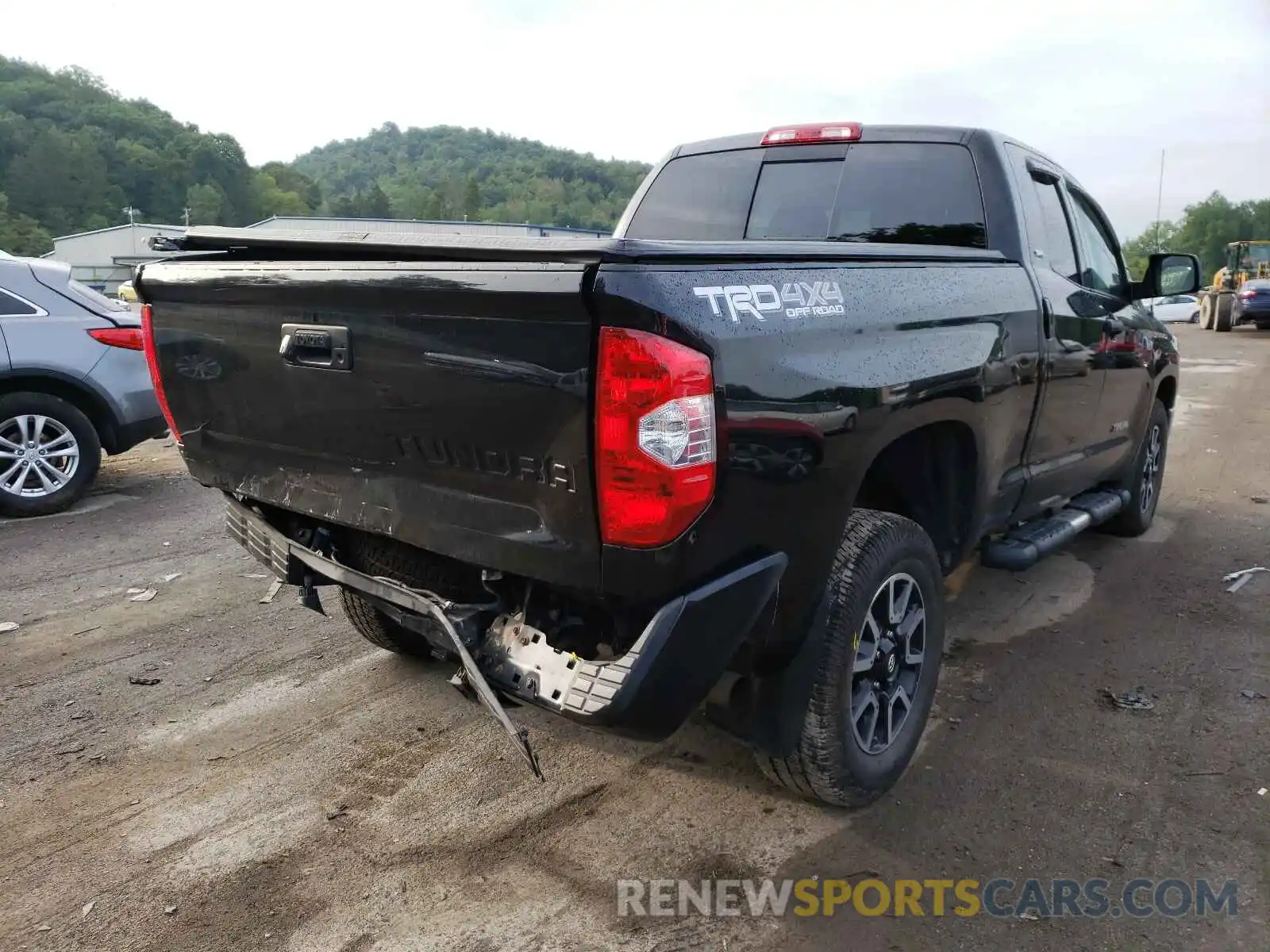 4 Photograph of a damaged car 5TFUW5F14KX778454 TOYOTA TUNDRA 2019