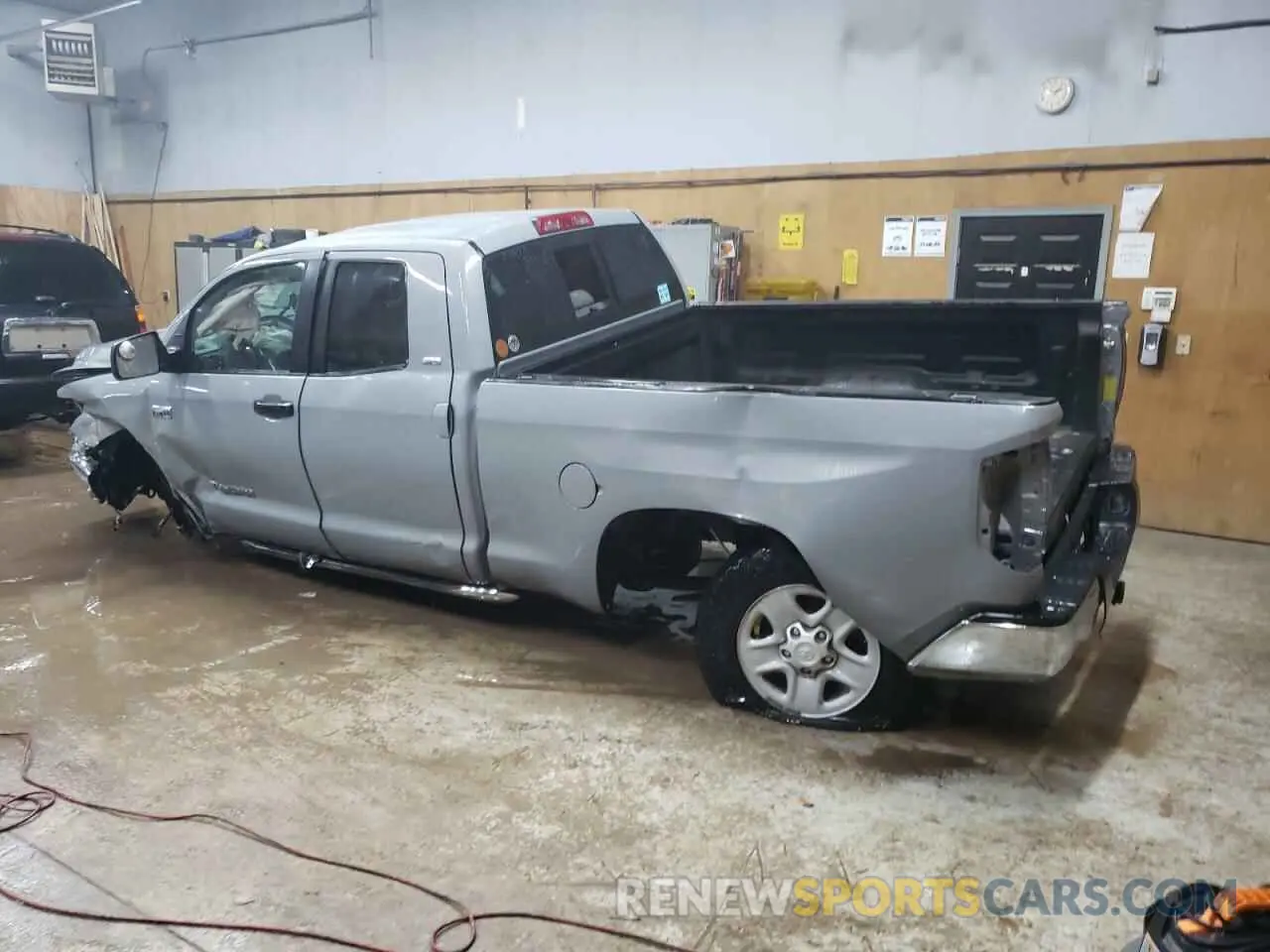 2 Photograph of a damaged car 5TFUW5F14KX811775 TOYOTA TUNDRA 2019