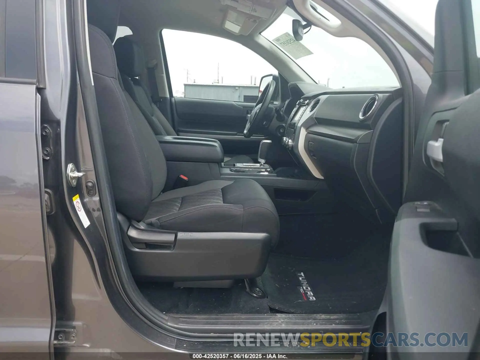 5 Photograph of a damaged car 5TFUW5F15KX807976 TOYOTA TUNDRA 2019
