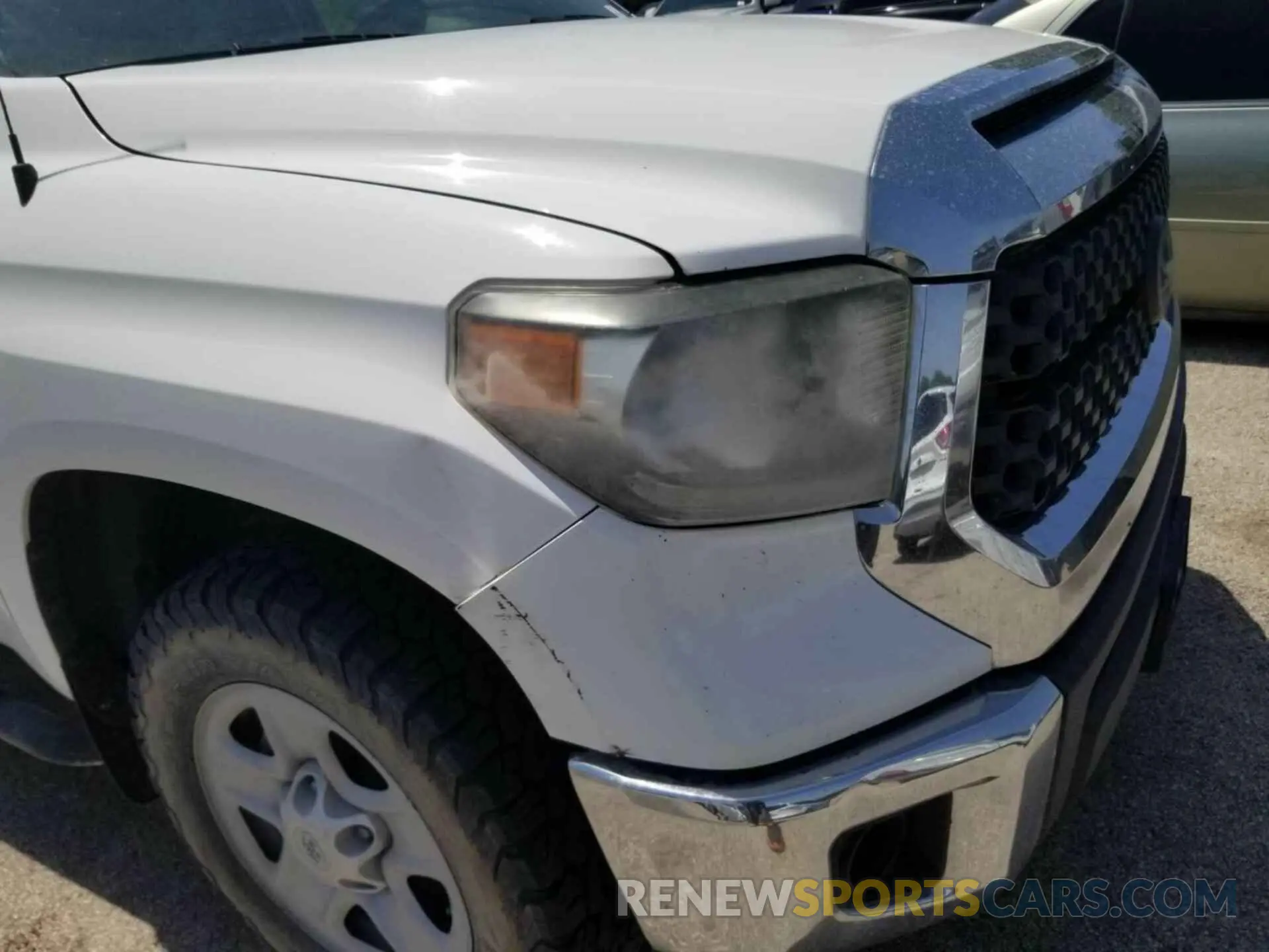 1 Photograph of a damaged car 5TFUW5F16KX856541 TOYOTA TUNDRA 2019