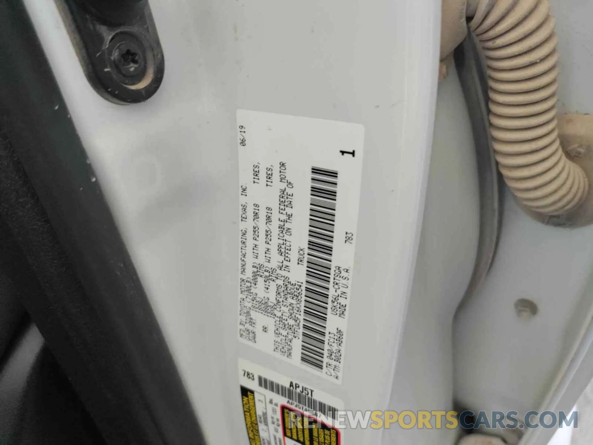18 Photograph of a damaged car 5TFUW5F16KX856541 TOYOTA TUNDRA 2019