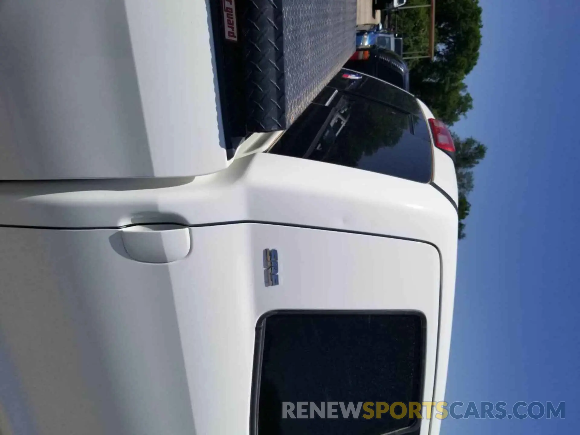22 Photograph of a damaged car 5TFUW5F16KX856541 TOYOTA TUNDRA 2019