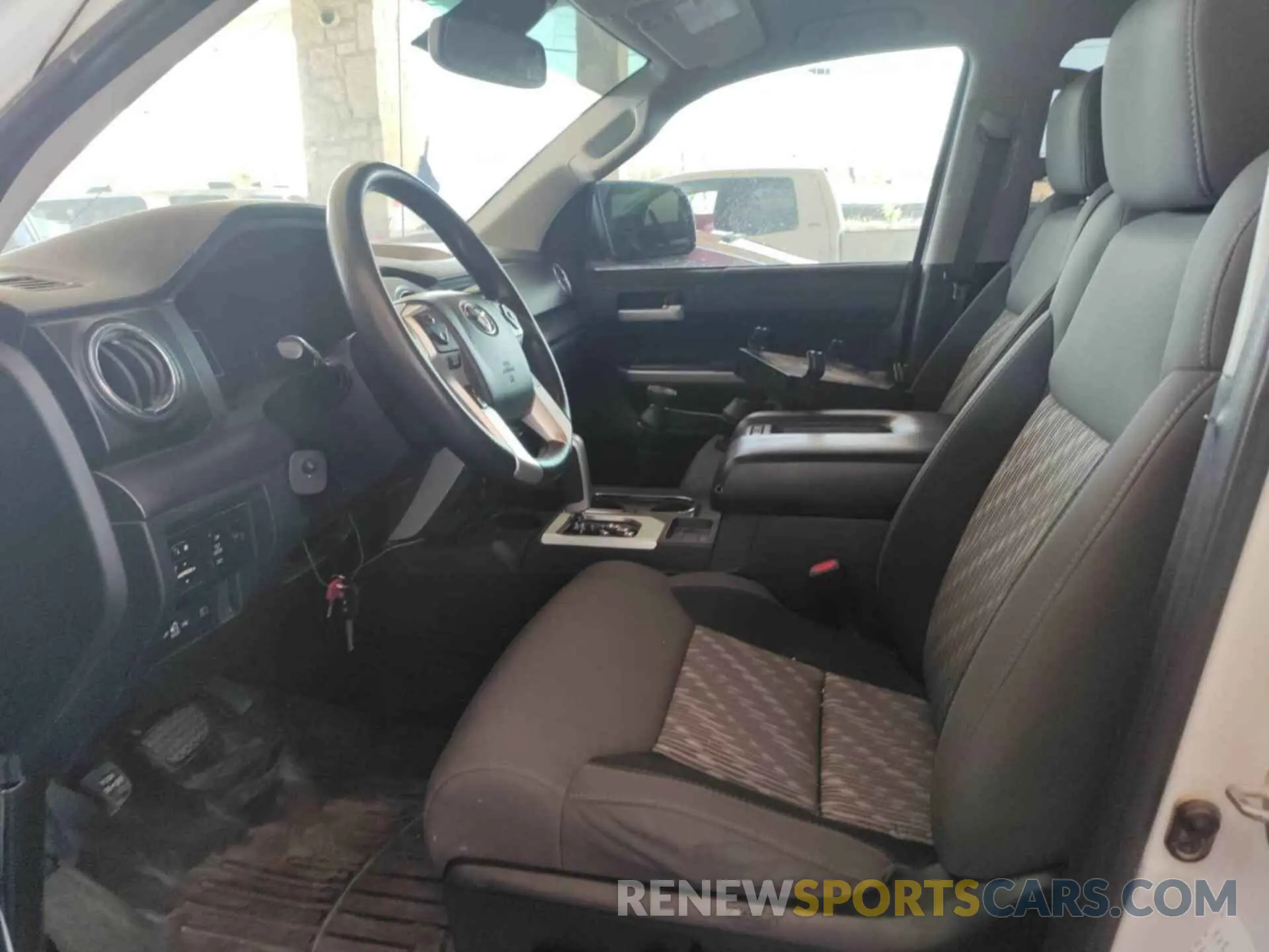 7 Photograph of a damaged car 5TFUW5F16KX856541 TOYOTA TUNDRA 2019