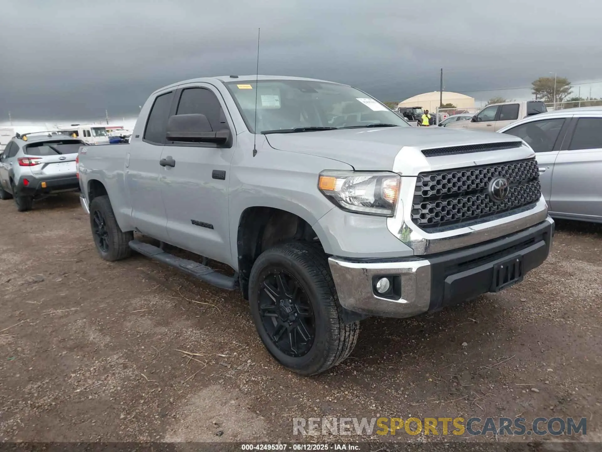 1 Photograph of a damaged car 5TFUW5F16KX861805 TOYOTA TUNDRA 2019