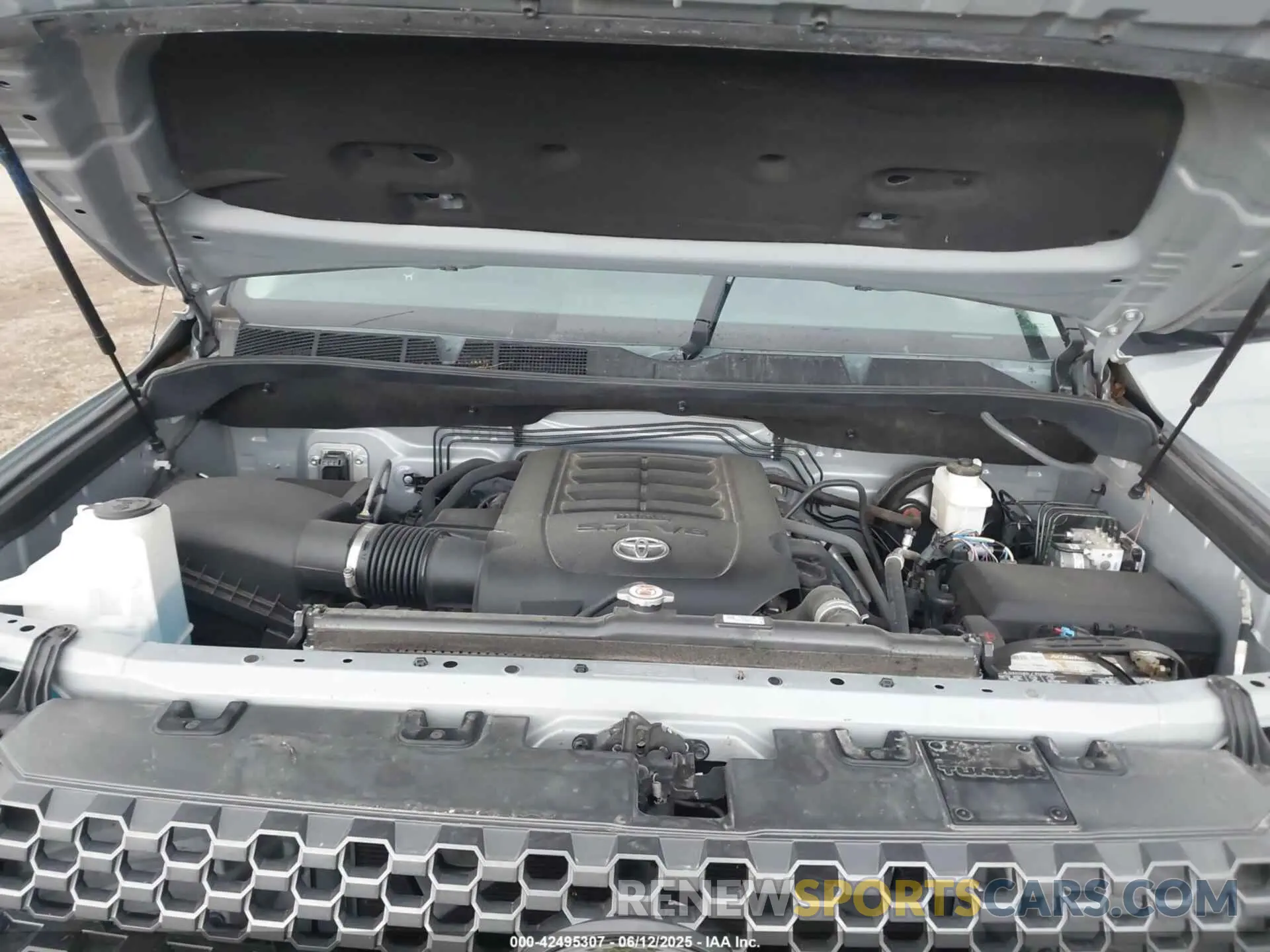10 Photograph of a damaged car 5TFUW5F16KX861805 TOYOTA TUNDRA 2019