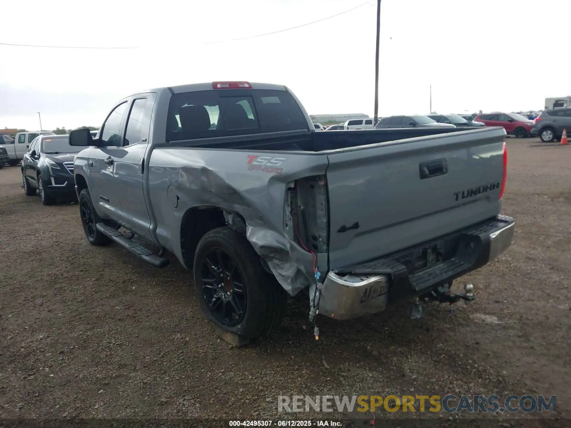 3 Photograph of a damaged car 5TFUW5F16KX861805 TOYOTA TUNDRA 2019