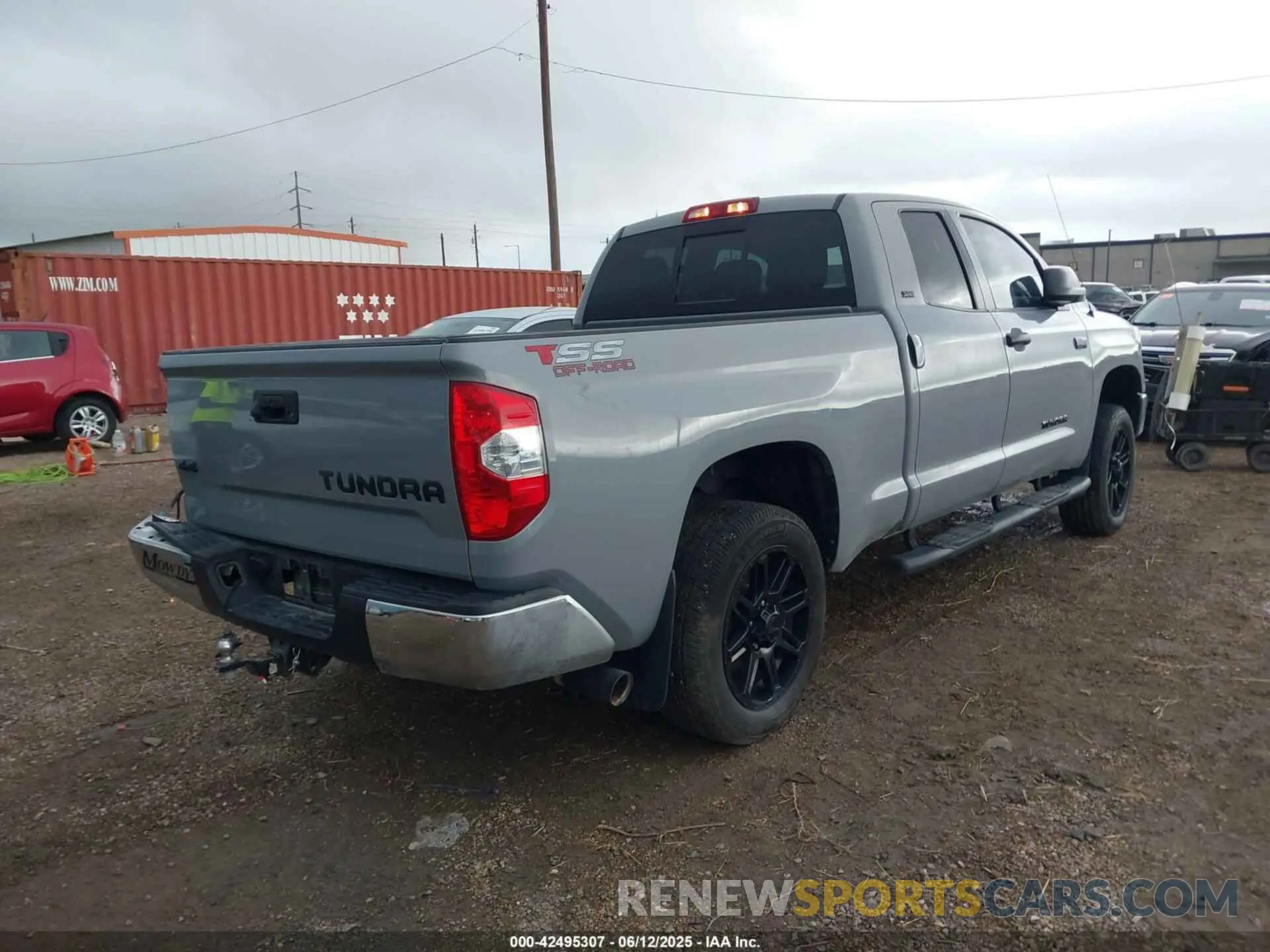 4 Photograph of a damaged car 5TFUW5F16KX861805 TOYOTA TUNDRA 2019