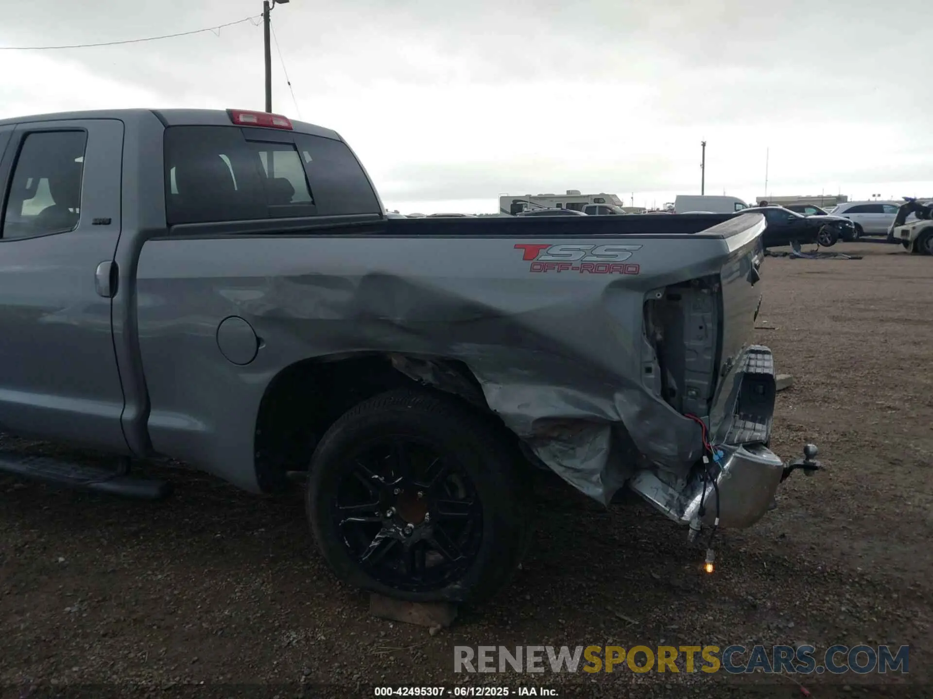 6 Photograph of a damaged car 5TFUW5F16KX861805 TOYOTA TUNDRA 2019