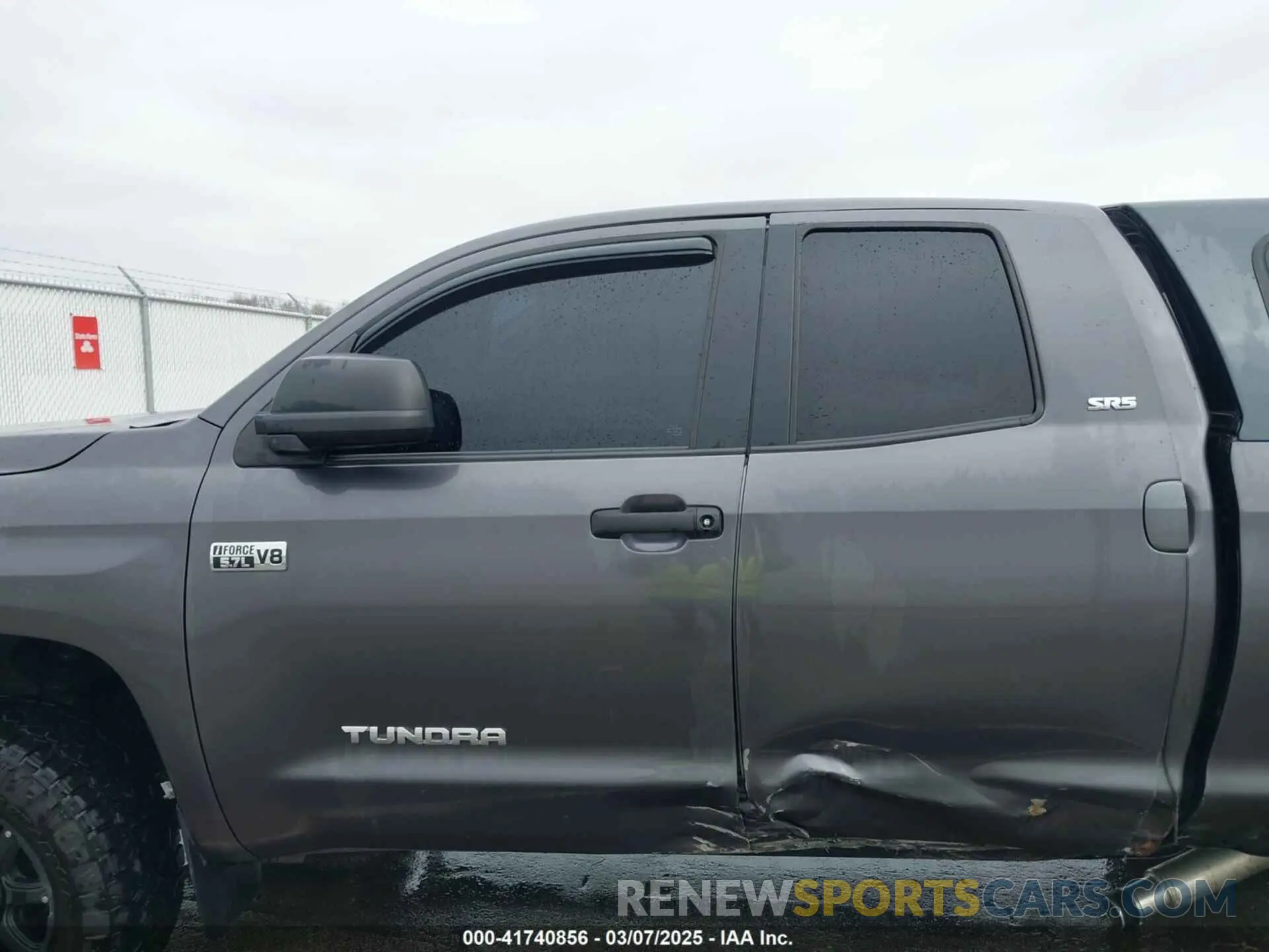15 Photograph of a damaged car 5TFUW5F17KX789934 TOYOTA TUNDRA 2019