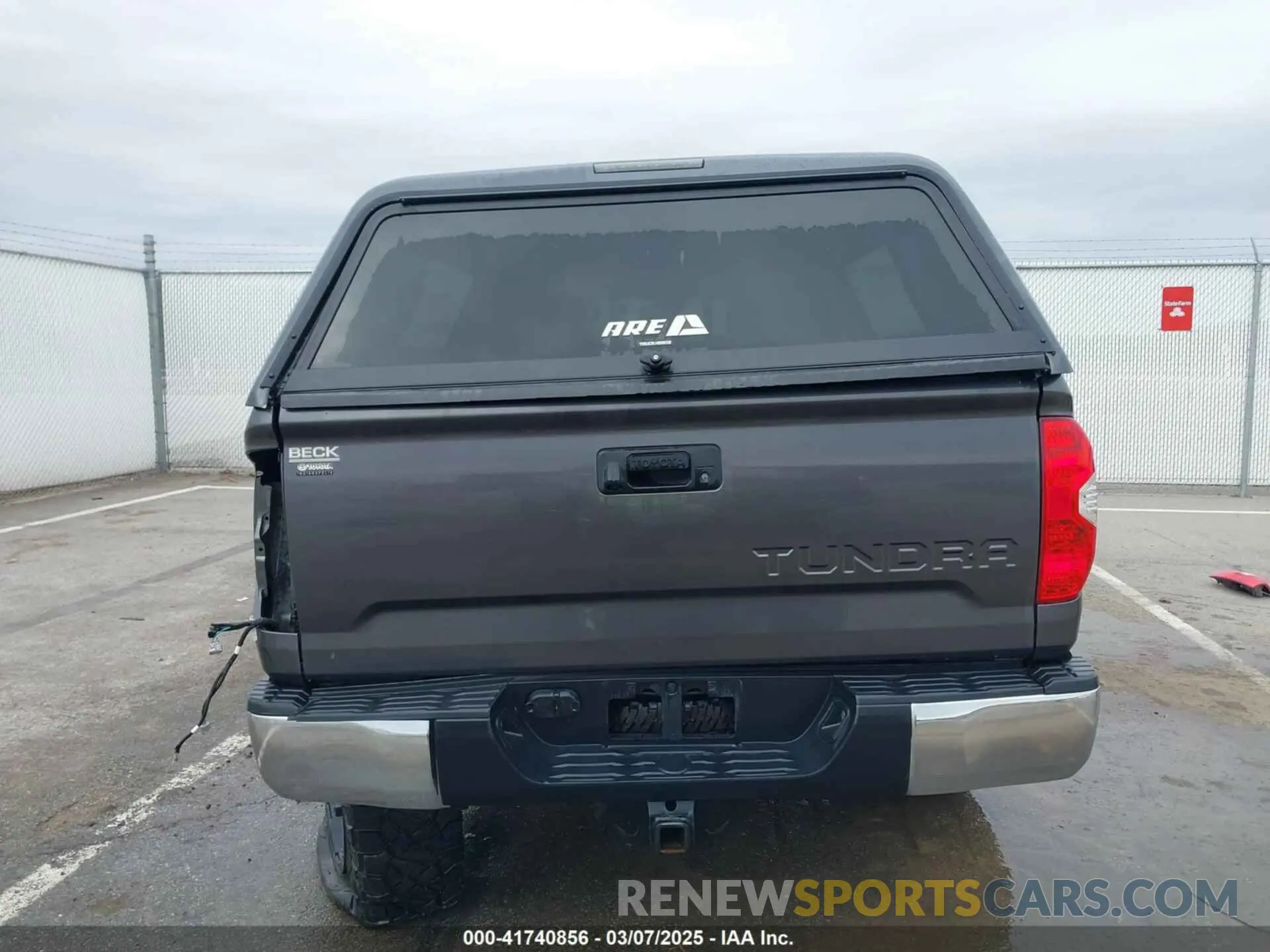 17 Photograph of a damaged car 5TFUW5F17KX789934 TOYOTA TUNDRA 2019