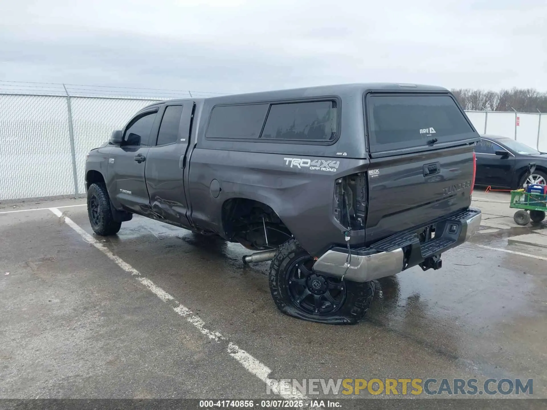 3 Photograph of a damaged car 5TFUW5F17KX789934 TOYOTA TUNDRA 2019