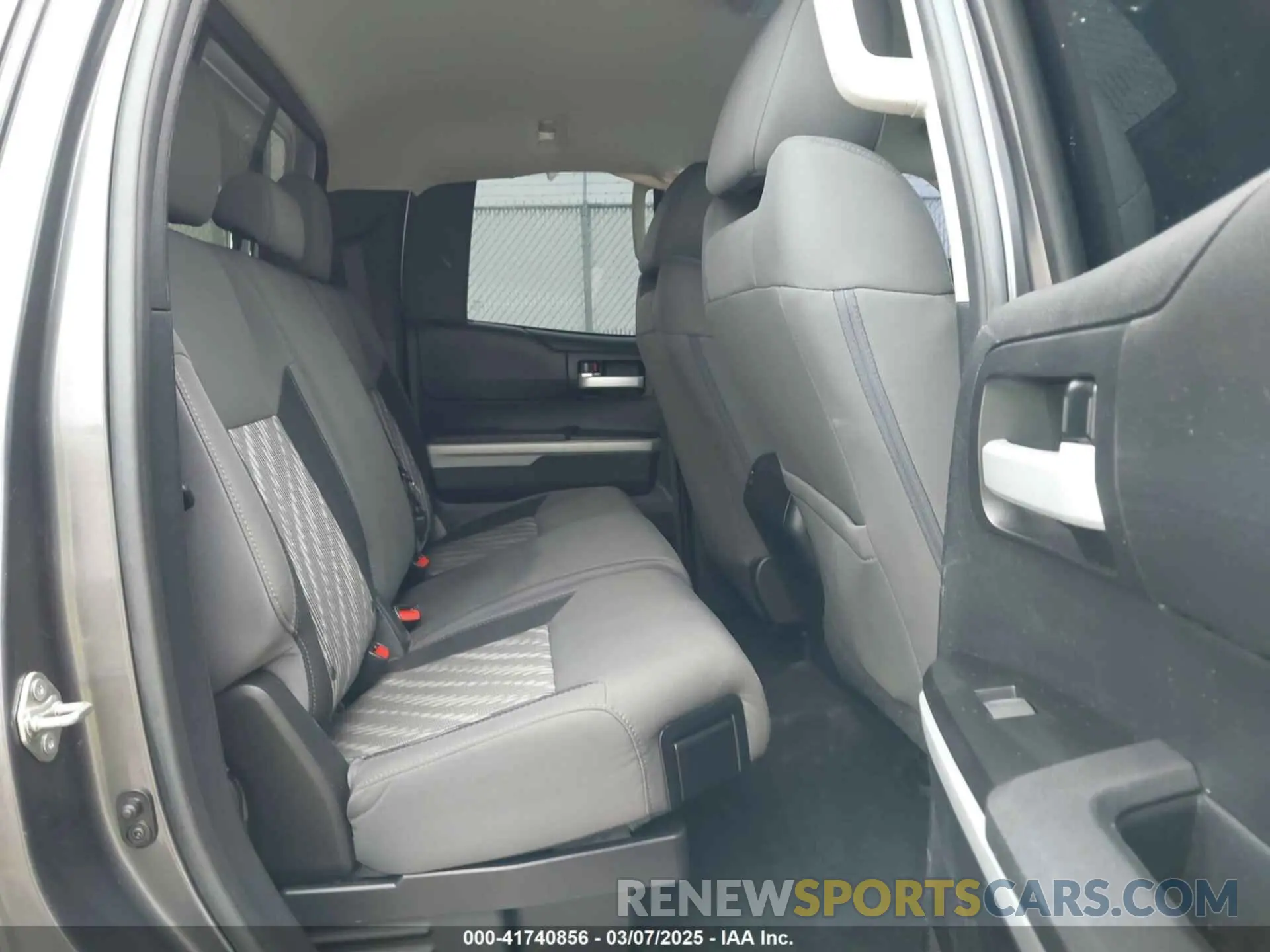 8 Photograph of a damaged car 5TFUW5F17KX789934 TOYOTA TUNDRA 2019
