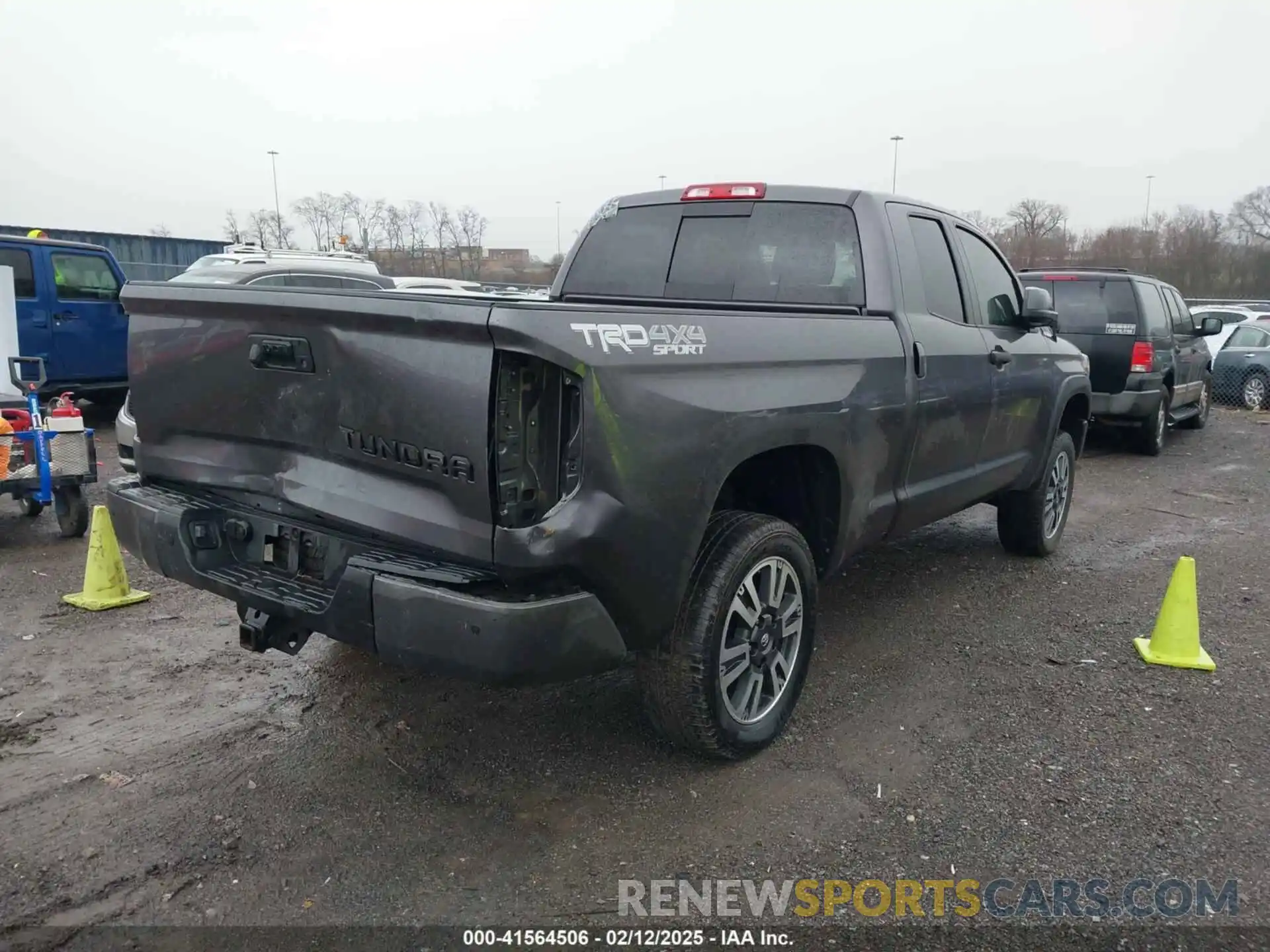 4 Photograph of a damaged car 5TFUW5F19KX792656 TOYOTA TUNDRA 2019