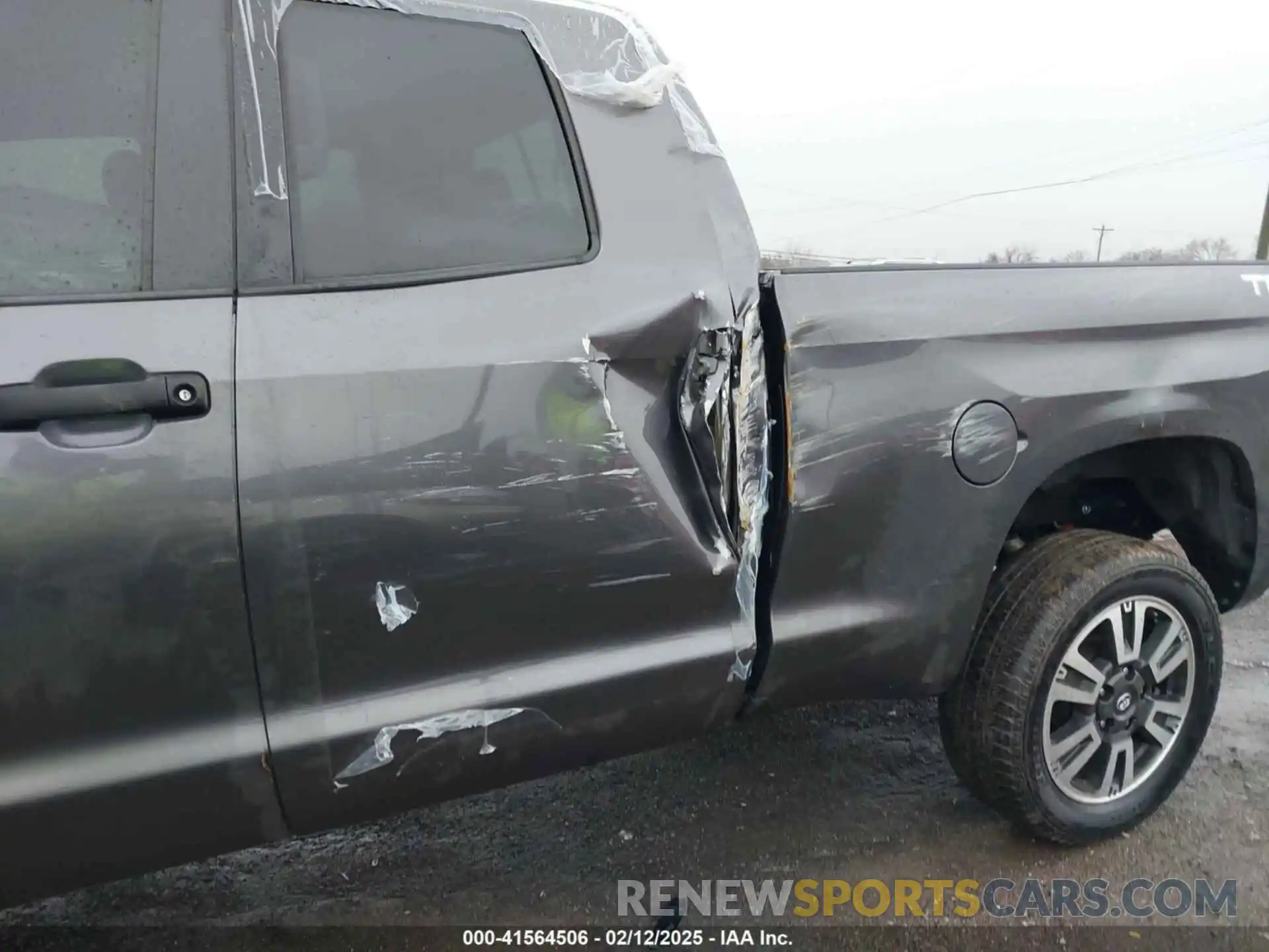 6 Photograph of a damaged car 5TFUW5F19KX792656 TOYOTA TUNDRA 2019