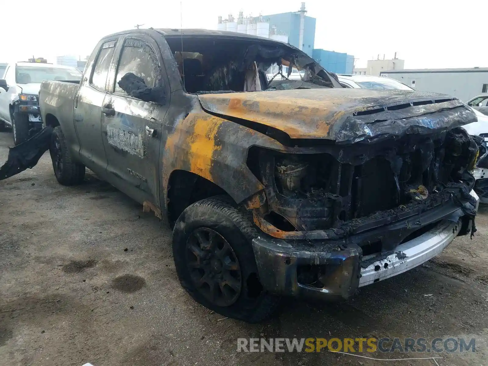 1 Photograph of a damaged car 5TFUW5F1XKX815586 TOYOTA TUNDRA 2019