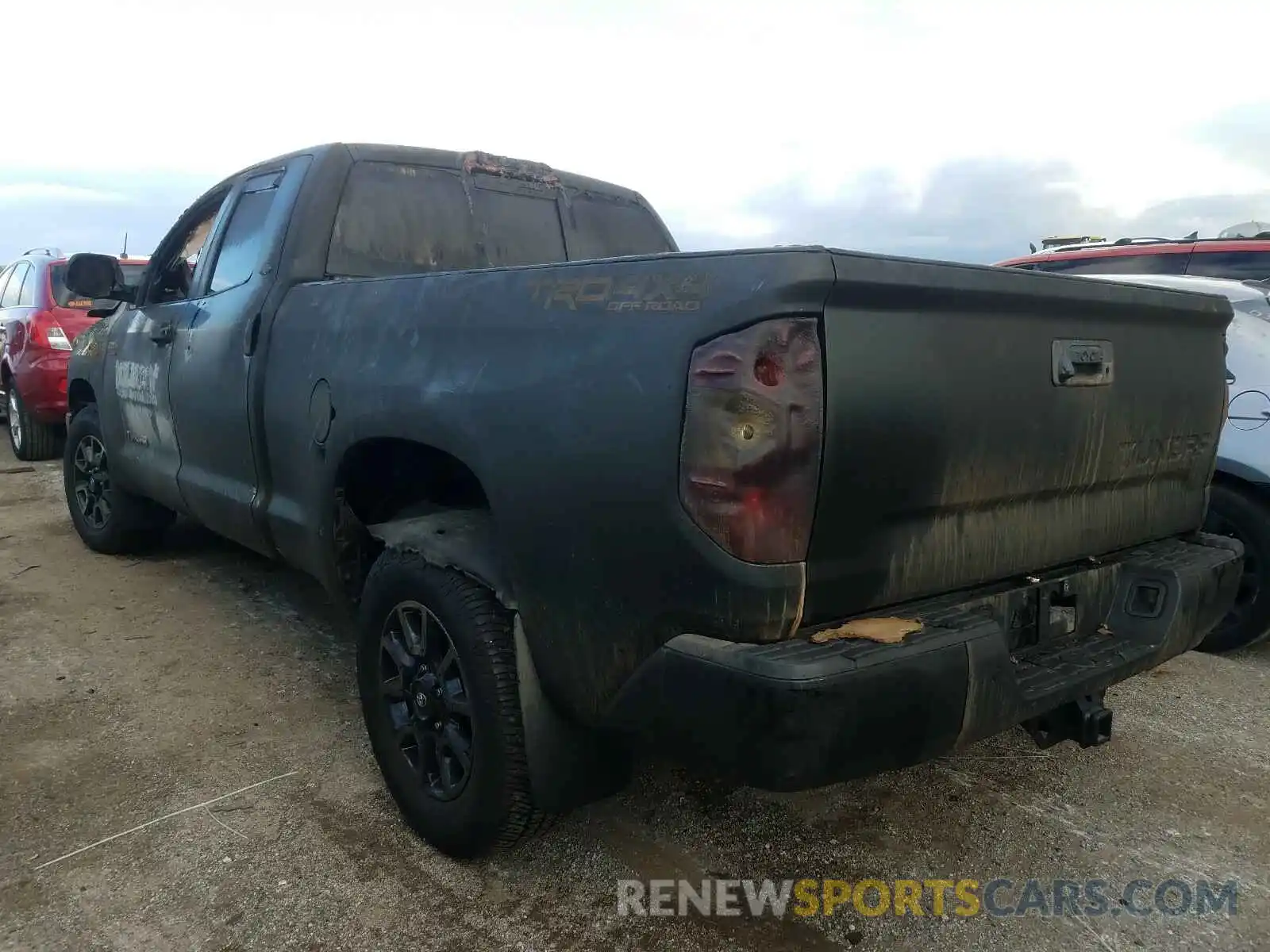 3 Photograph of a damaged car 5TFUW5F1XKX815586 TOYOTA TUNDRA 2019