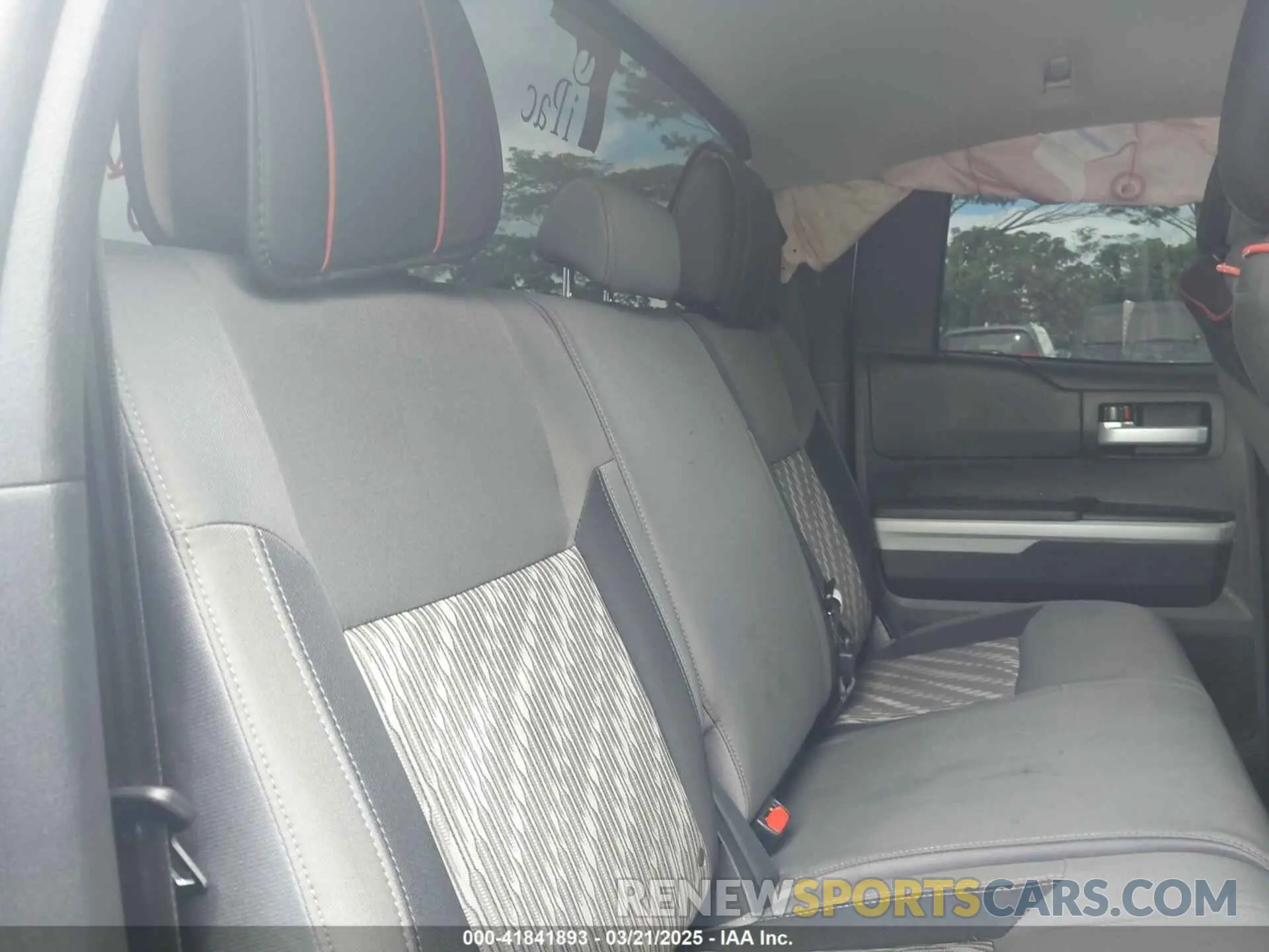 8 Photograph of a damaged car 5TFUY5F10KX789414 TOYOTA TUNDRA 2019