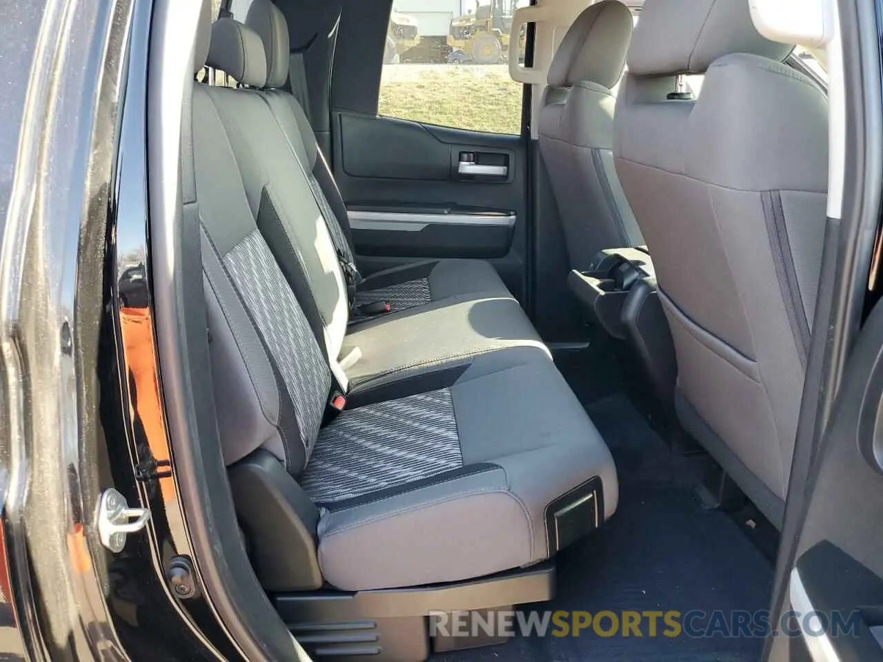 10 Photograph of a damaged car 5TFUY5F10KX865097 TOYOTA TUNDRA 2019
