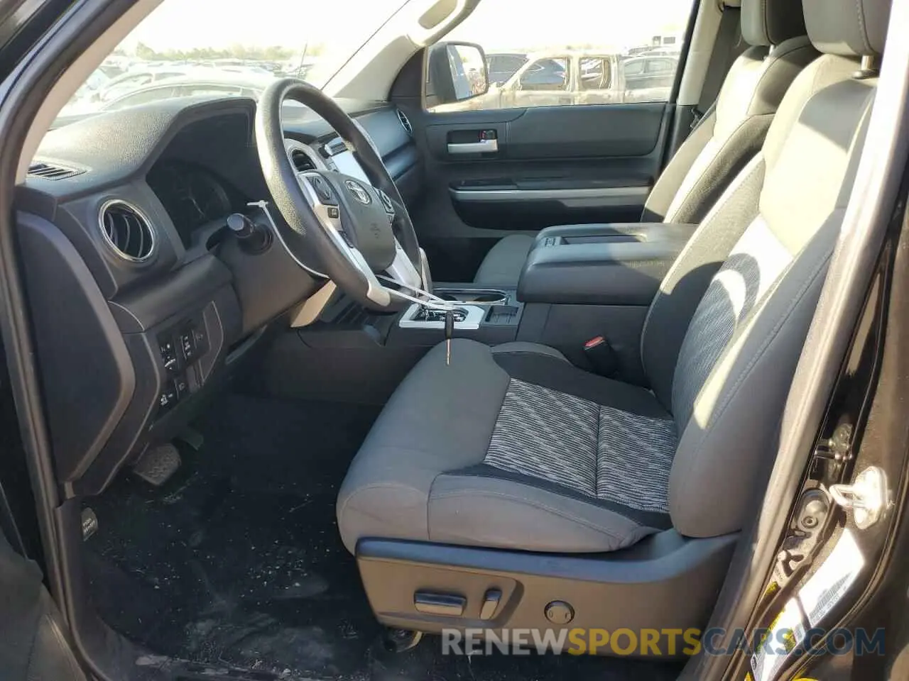 7 Photograph of a damaged car 5TFUY5F10KX865097 TOYOTA TUNDRA 2019