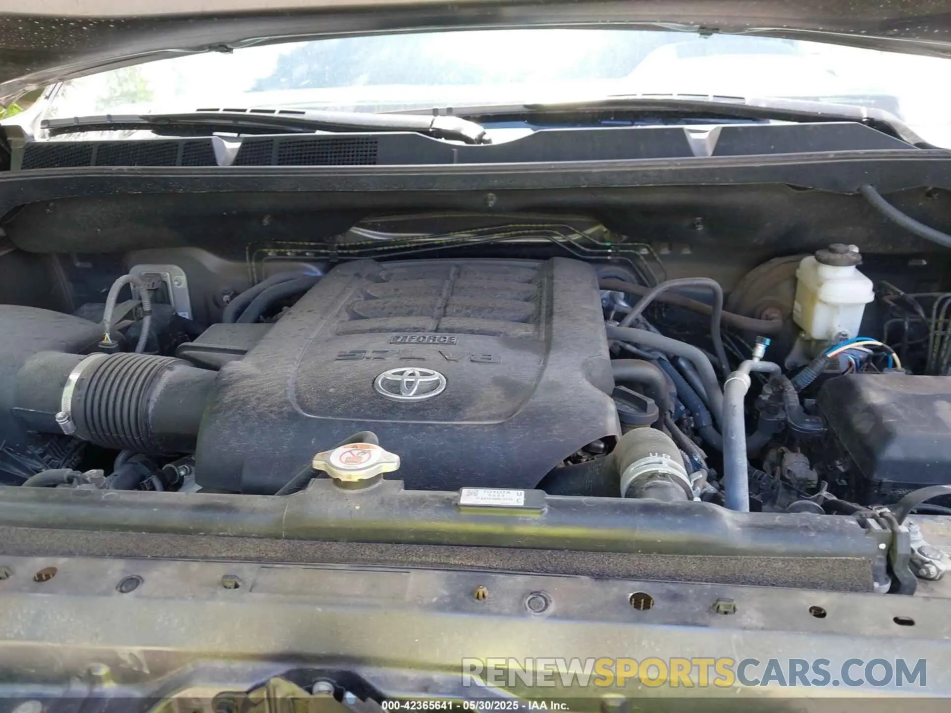 10 Photograph of a damaged car 5TFUY5F10KX869666 TOYOTA TUNDRA 2019