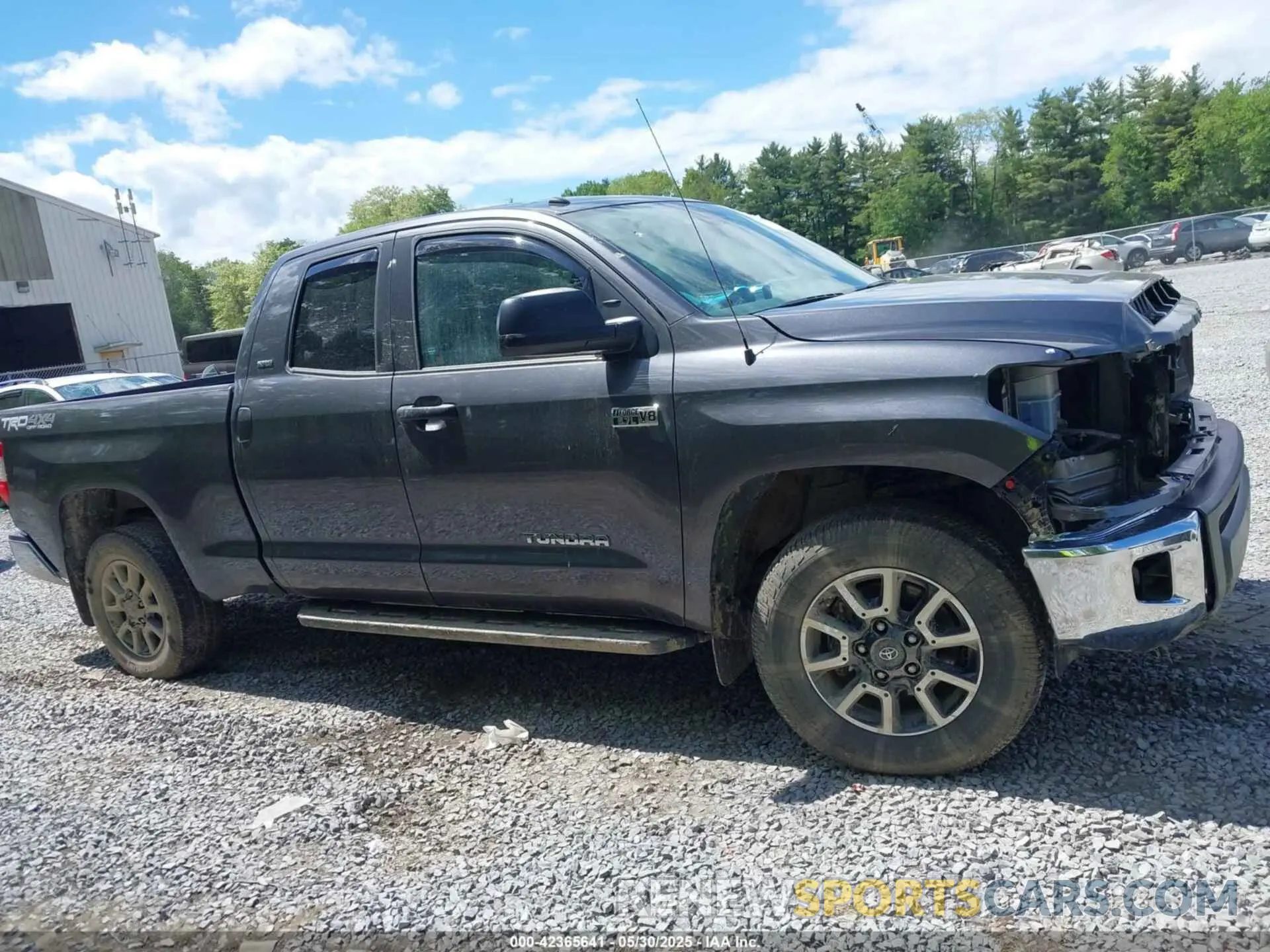 13 Photograph of a damaged car 5TFUY5F10KX869666 TOYOTA TUNDRA 2019