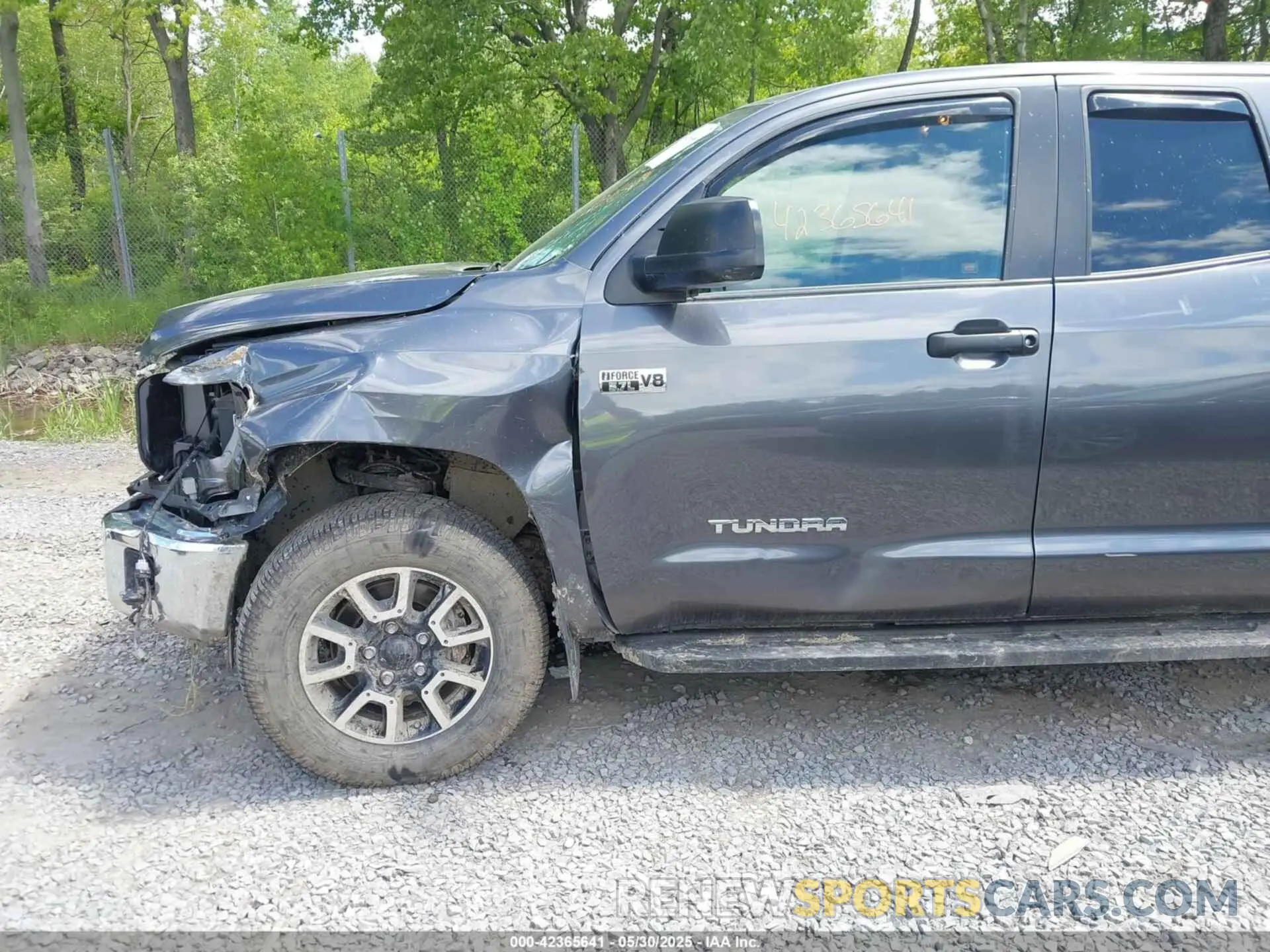 6 Photograph of a damaged car 5TFUY5F10KX869666 TOYOTA TUNDRA 2019