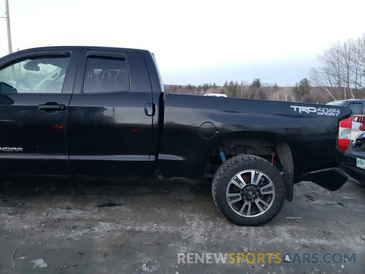 9 Photograph of a damaged car 5TFUY5F11KX850303 TOYOTA TUNDRA 2019