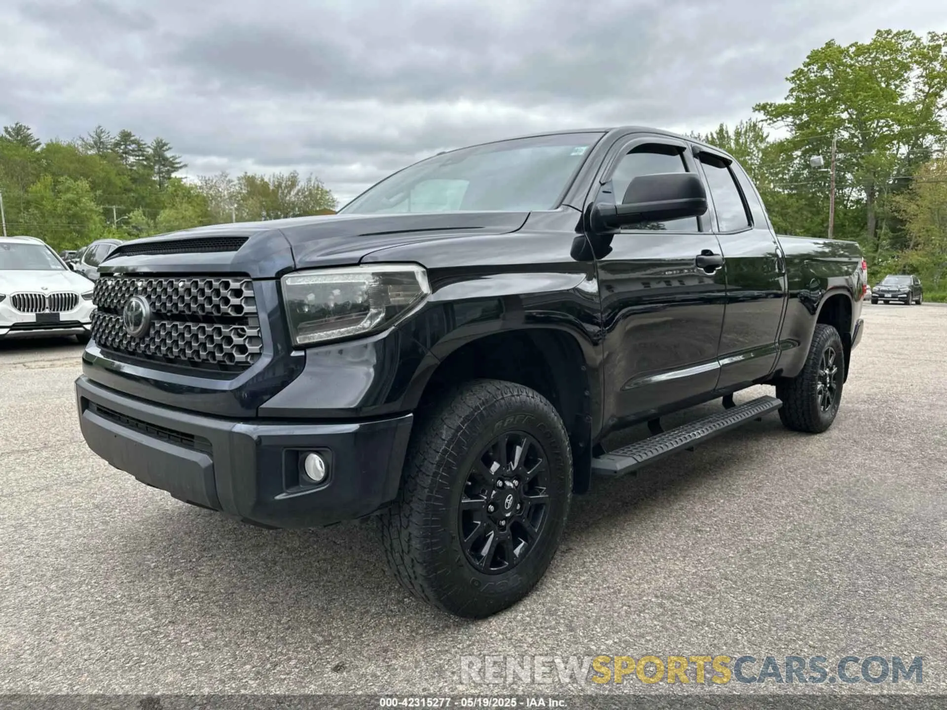 2 Photograph of a damaged car 5TFUY5F13KX815620 TOYOTA TUNDRA 2019