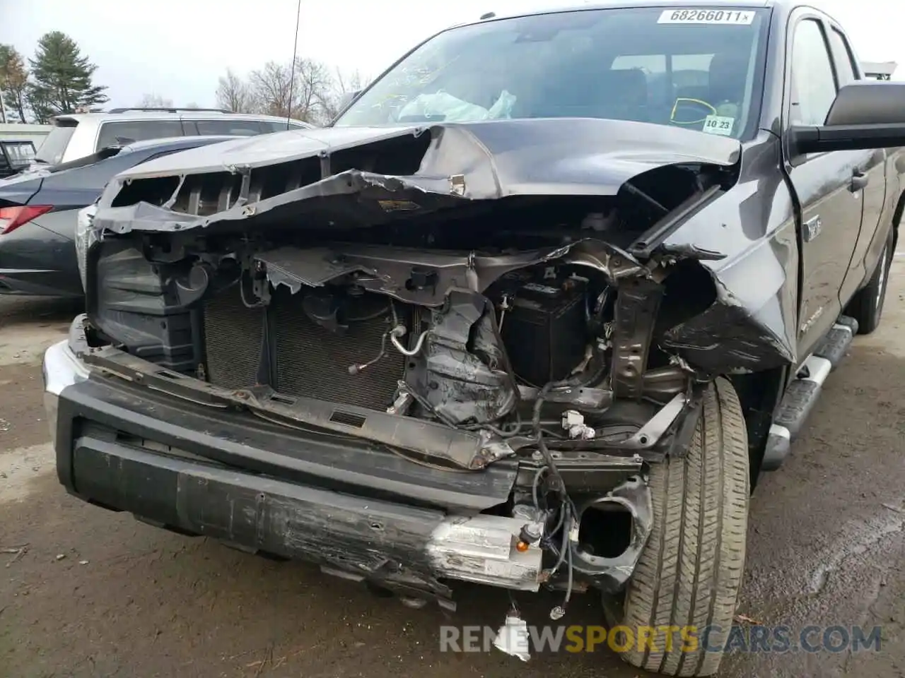 9 Photograph of a damaged car 5TFUY5F16KX781768 TOYOTA TUNDRA 2019