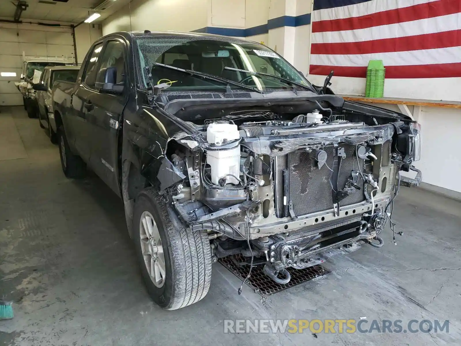 1 Photograph of a damaged car 5TFUY5F17KX827107 TOYOTA TUNDRA 2019