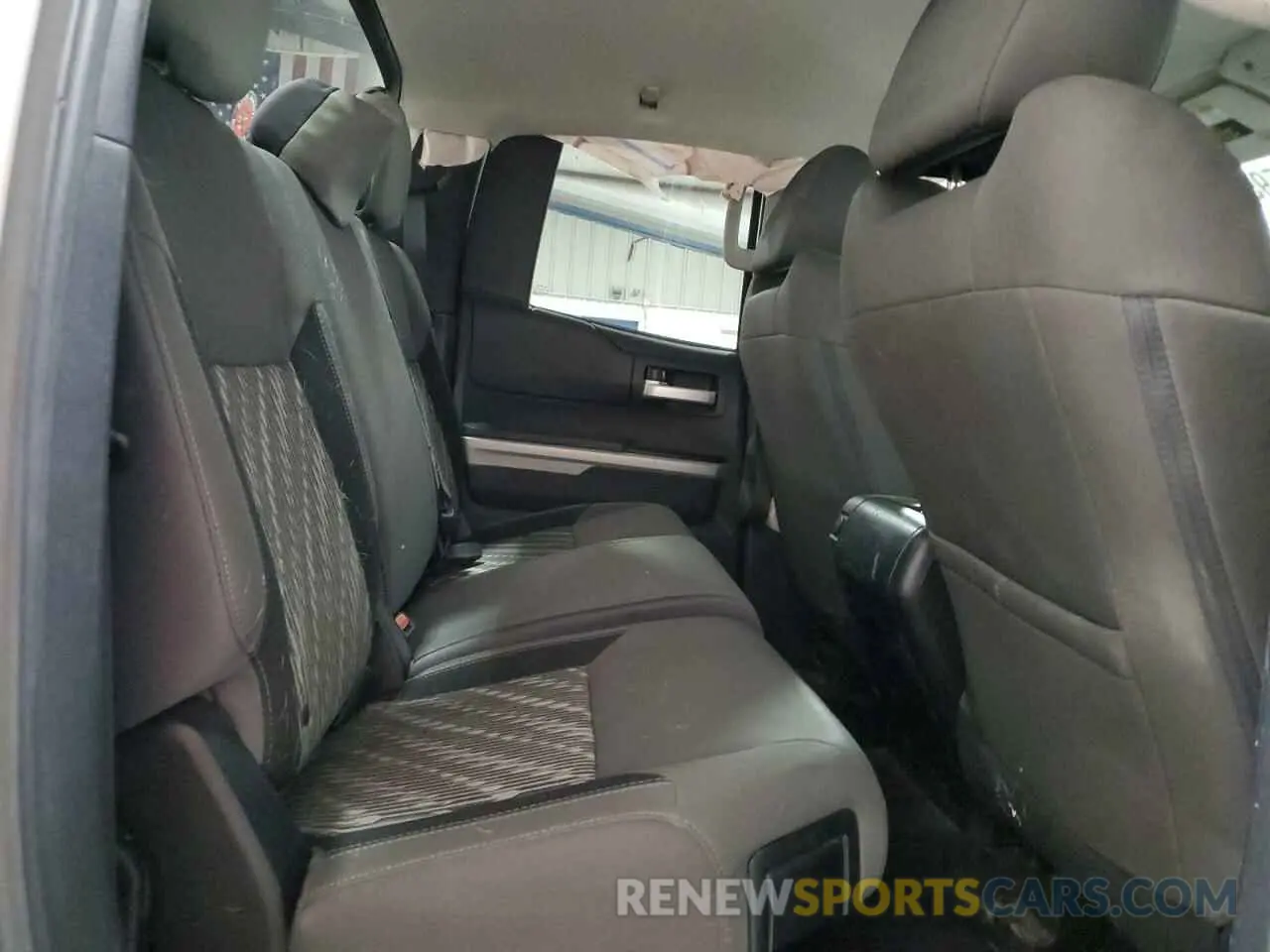 10 Photograph of a damaged car 5TFUY5F1XKX789162 TOYOTA TUNDRA 2019