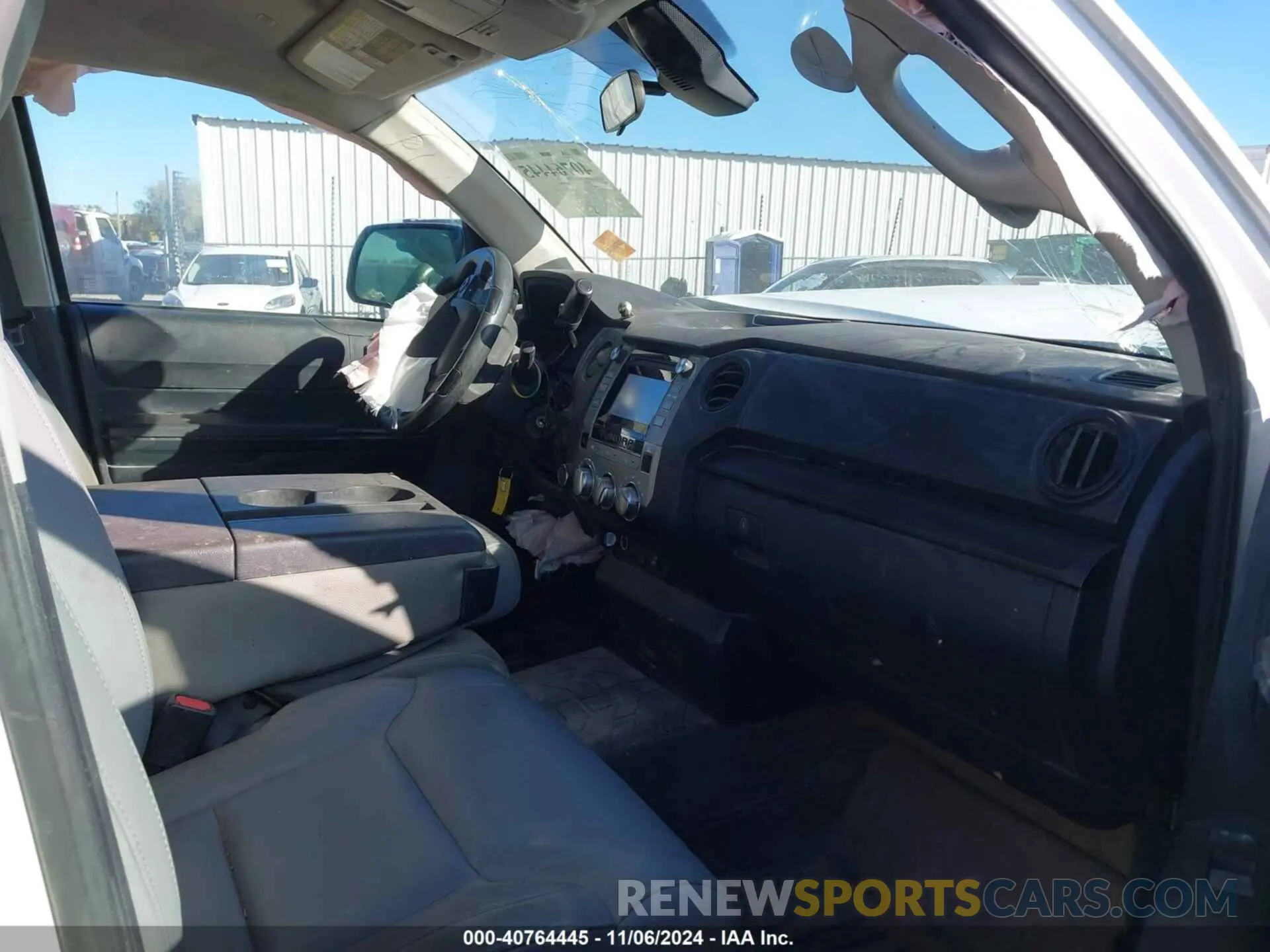 5 Photograph of a damaged car 5TFUY5F1XKX837212 TOYOTA TUNDRA 2019