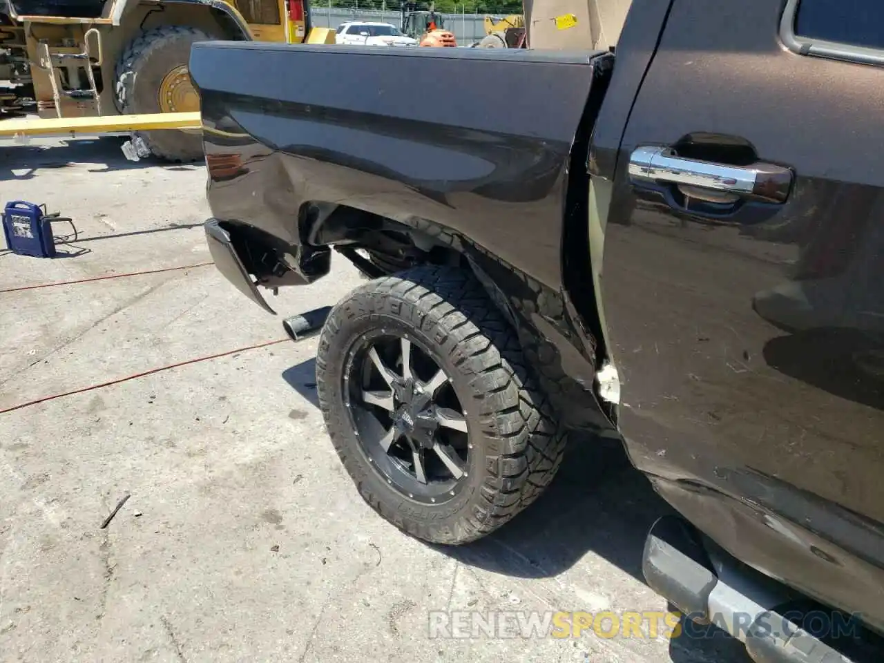 9 Photograph of a damaged car 5TFAY5F10LX899223 TOYOTA TUNDRA 2020