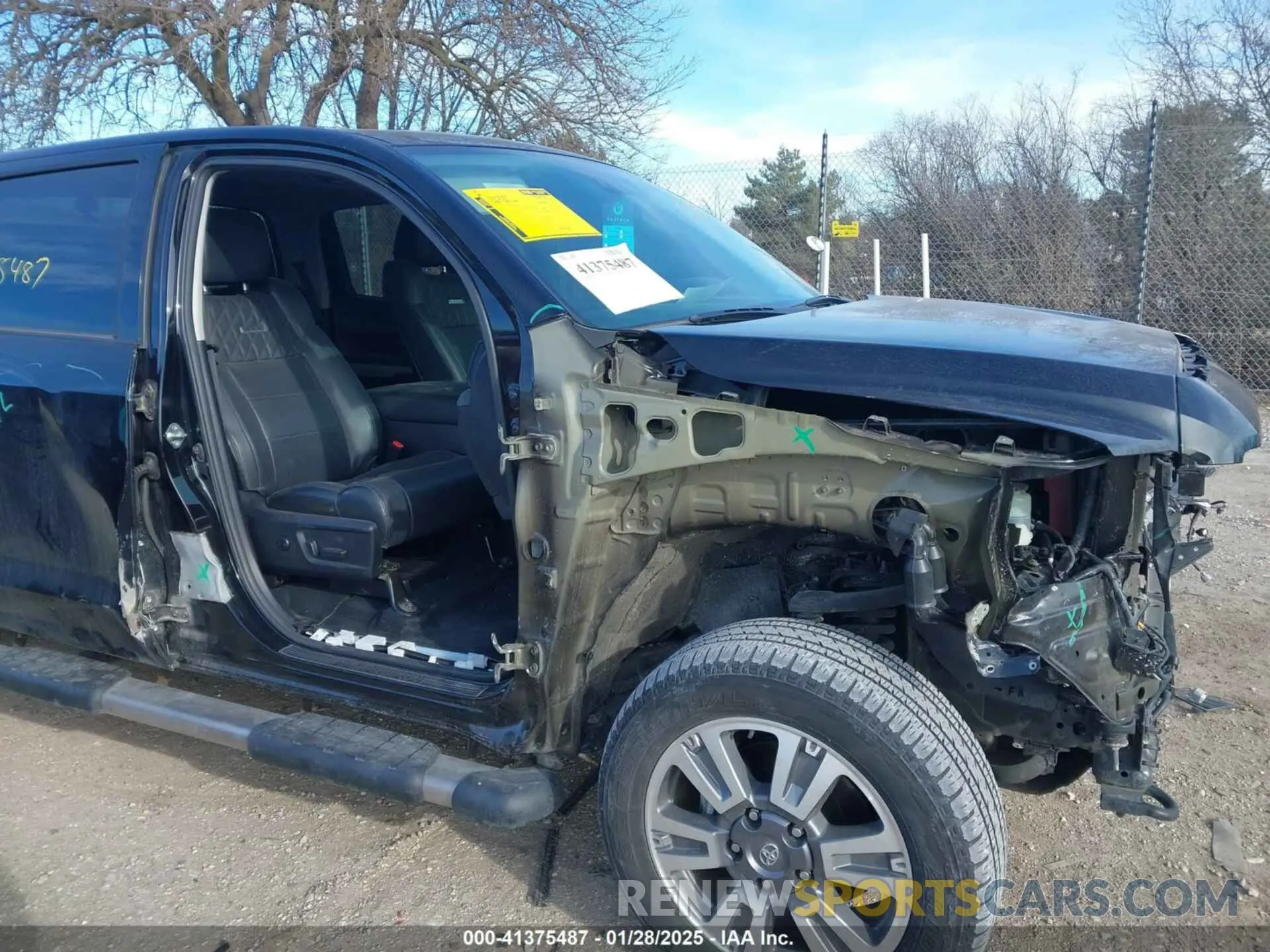 19 Photograph of a damaged car 5TFAY5F10LX924010 TOYOTA TUNDRA 2020